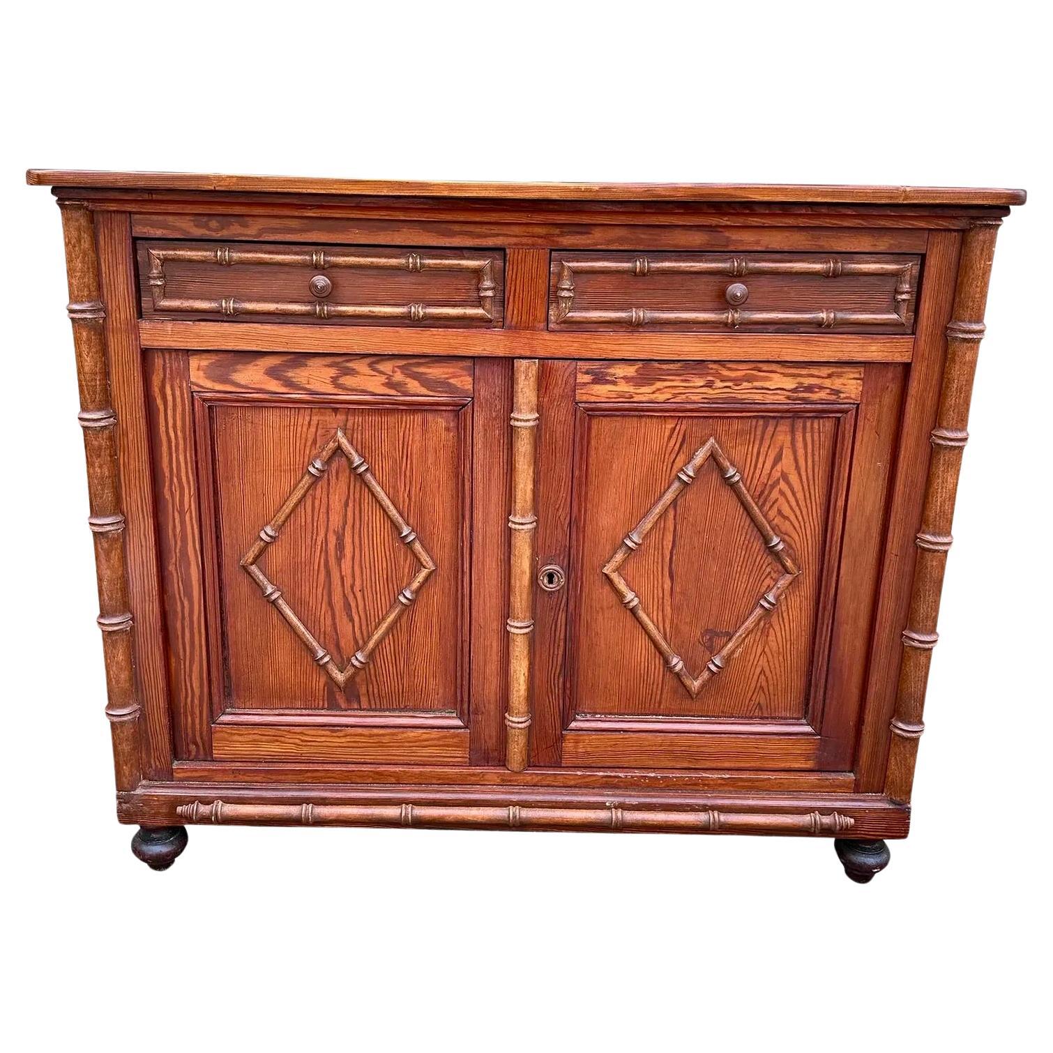 Credenza in finto bambù del XIX secolo
