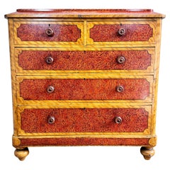 Commode Biedermeier peinte en faux bois de ronce