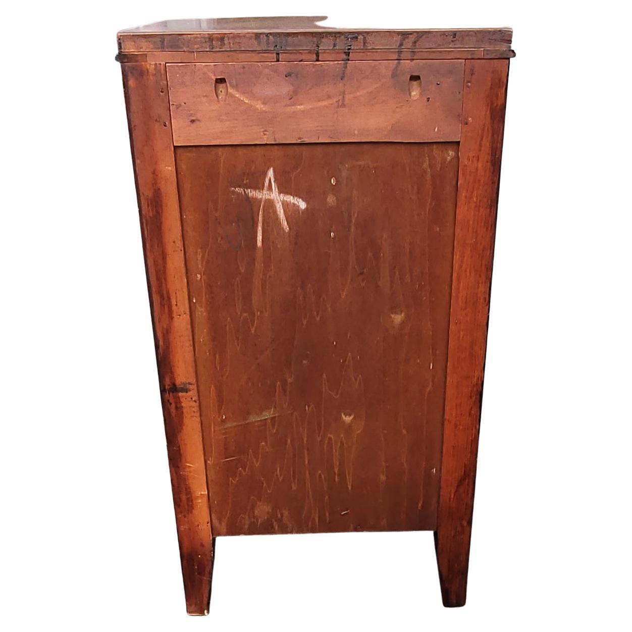 19th Century Federal Bowfront Mahogany Bedside Chest Nightstand For Sale 1