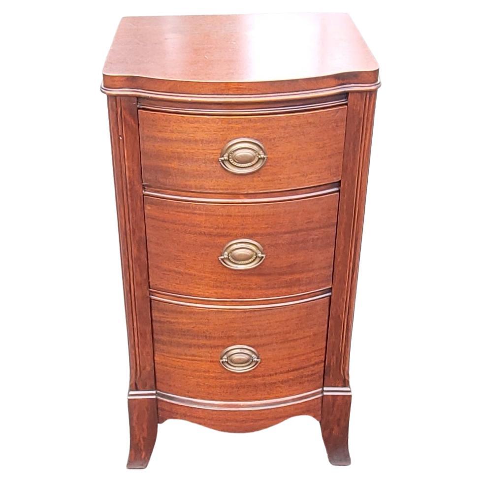 19th century Federal Bowfront Mahogany bedside chest nighstand. Good antique Condition. Dovetail drawers functioning perfectly. Original Hardware. Measures 15