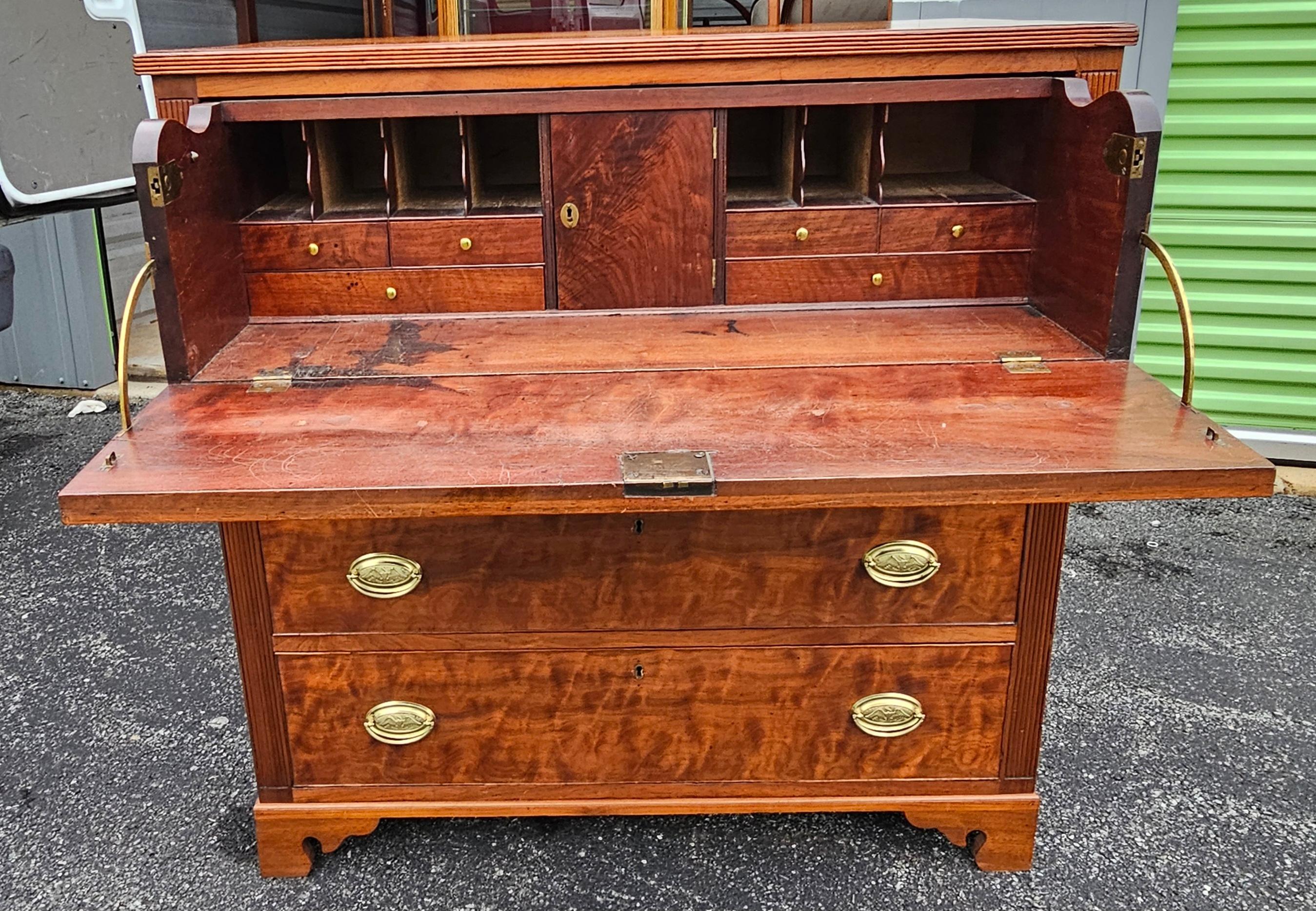 19th Century Federal Curly Tiger Figured Walnut Butler's Fall Front Desk For Sale 10