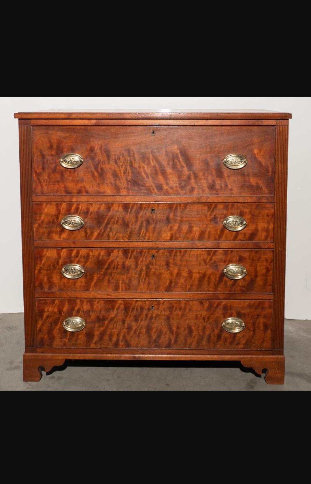19th Century Federal Curly Tiger Figured Walnut Butler's Fall Front Desk For Sale 11