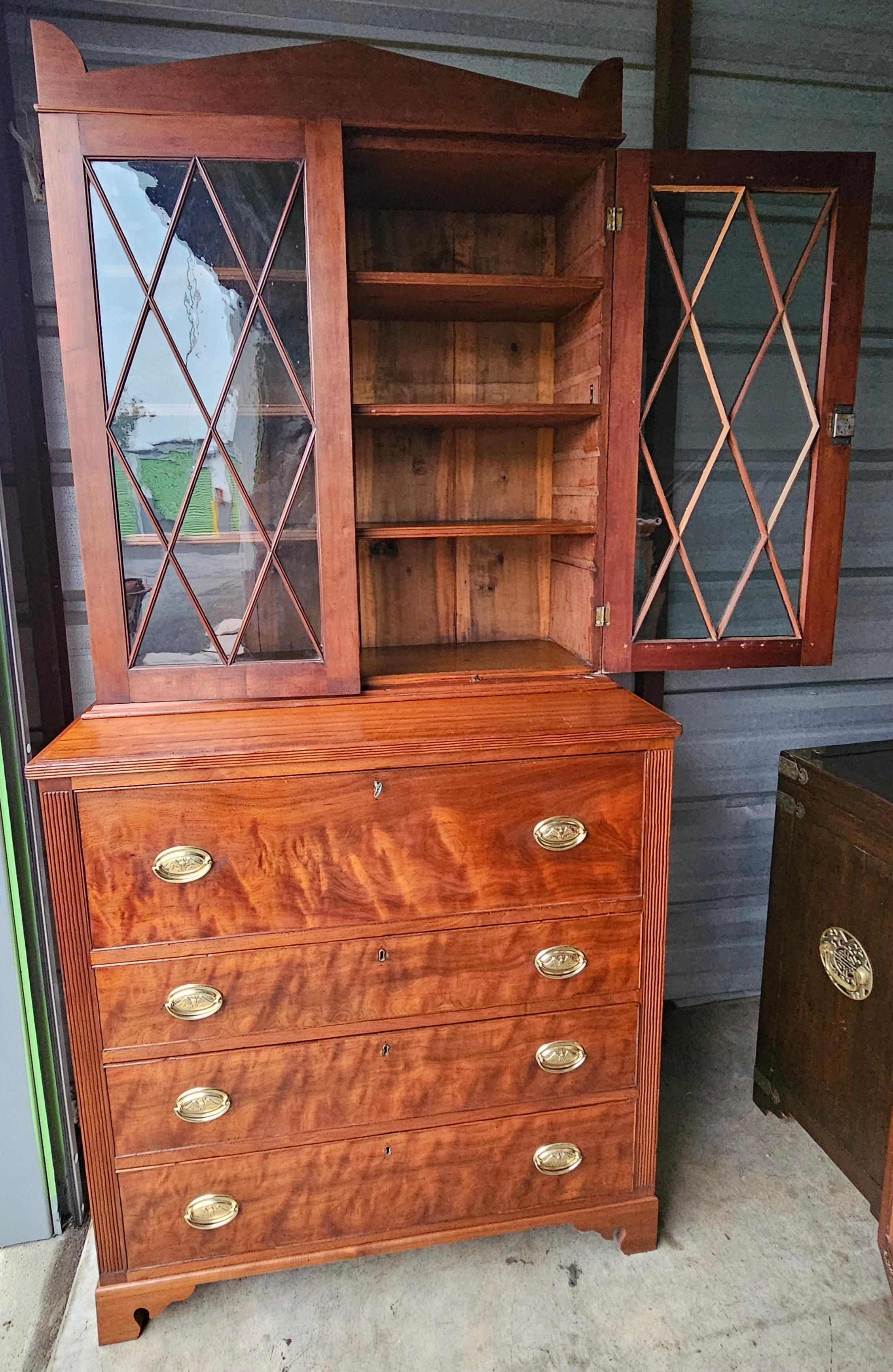 19th Century Federal Curly Tiger Figured Walnut Butler's Fall Front Desk In Good Condition For Sale In Germantown, MD