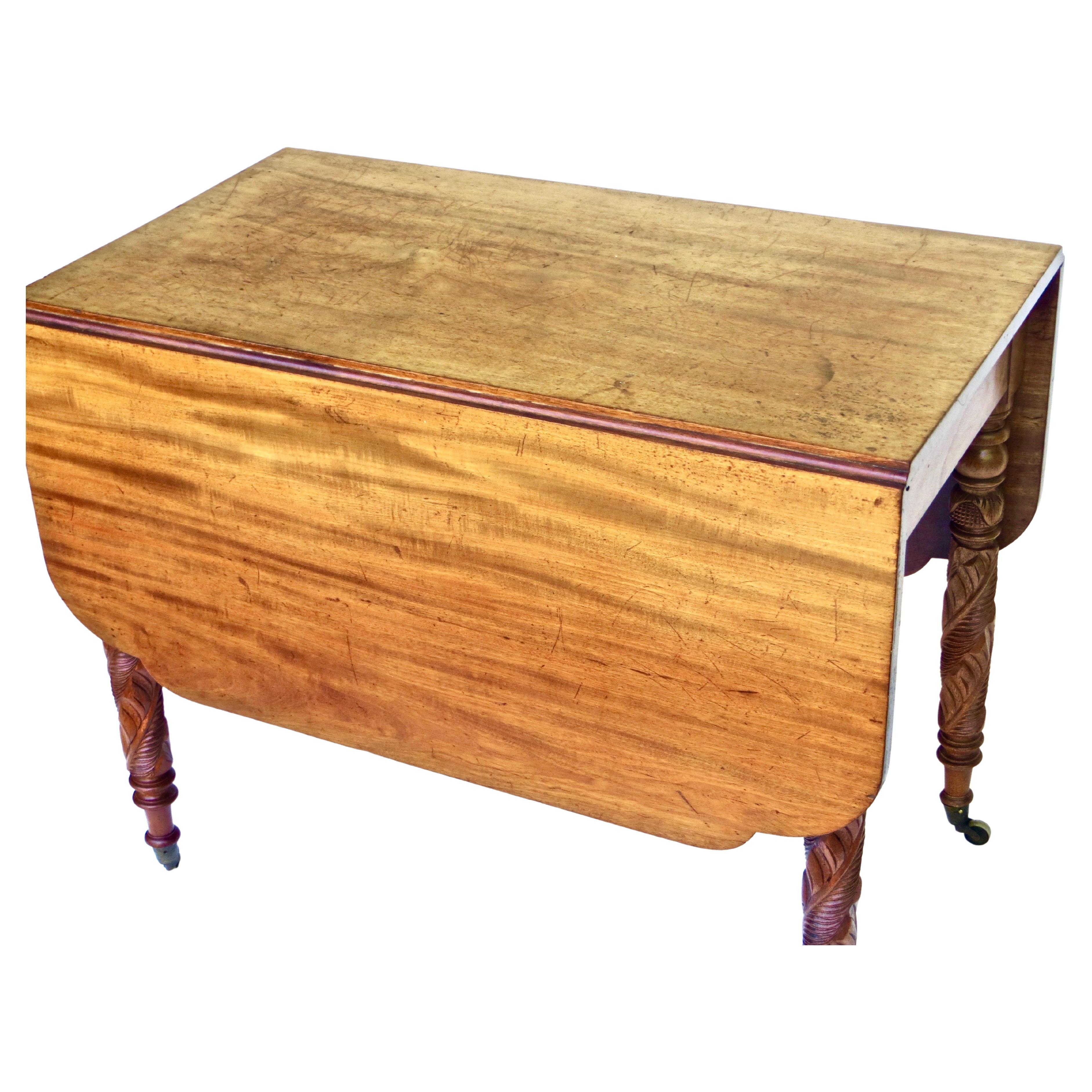 19th Century Federal Drop Leaf Table. American, circa 1825 For Sale