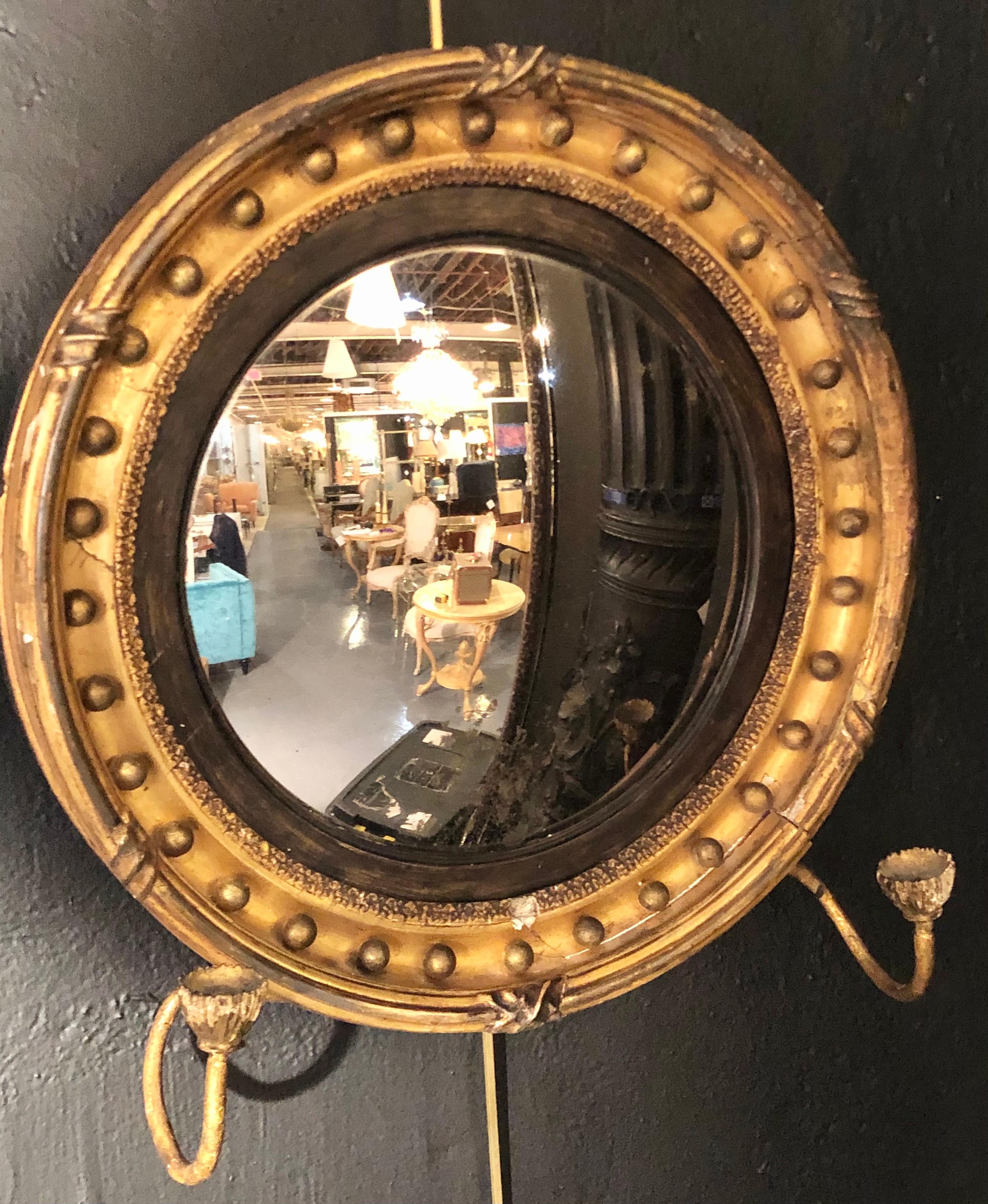 19th Century Federal Giltwood Bullseye Convex Mirror Wall Sconce In Fair Condition In Stamford, CT