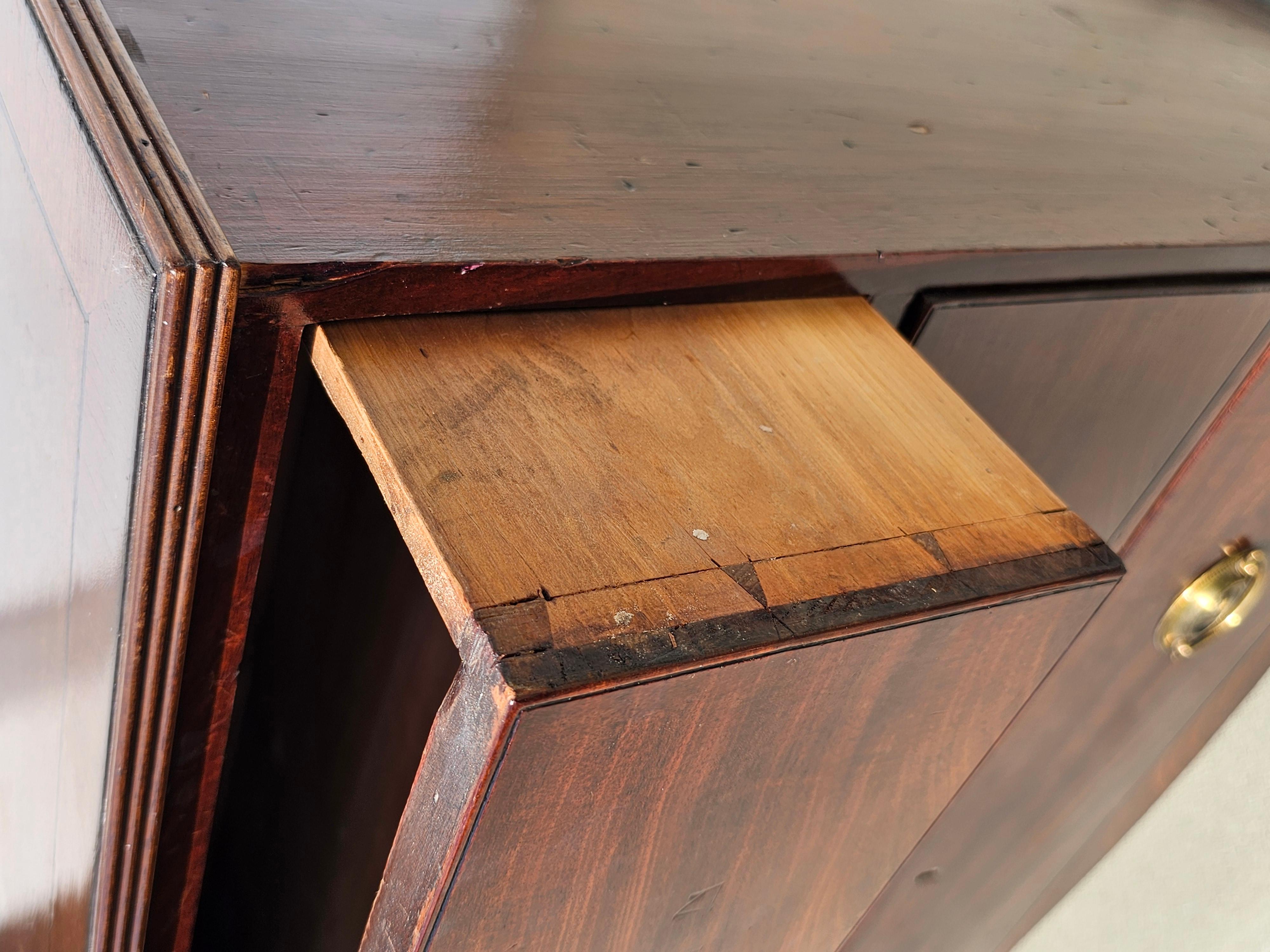 Cassettiera in mogano Feder del XIX secolo in vendita 5