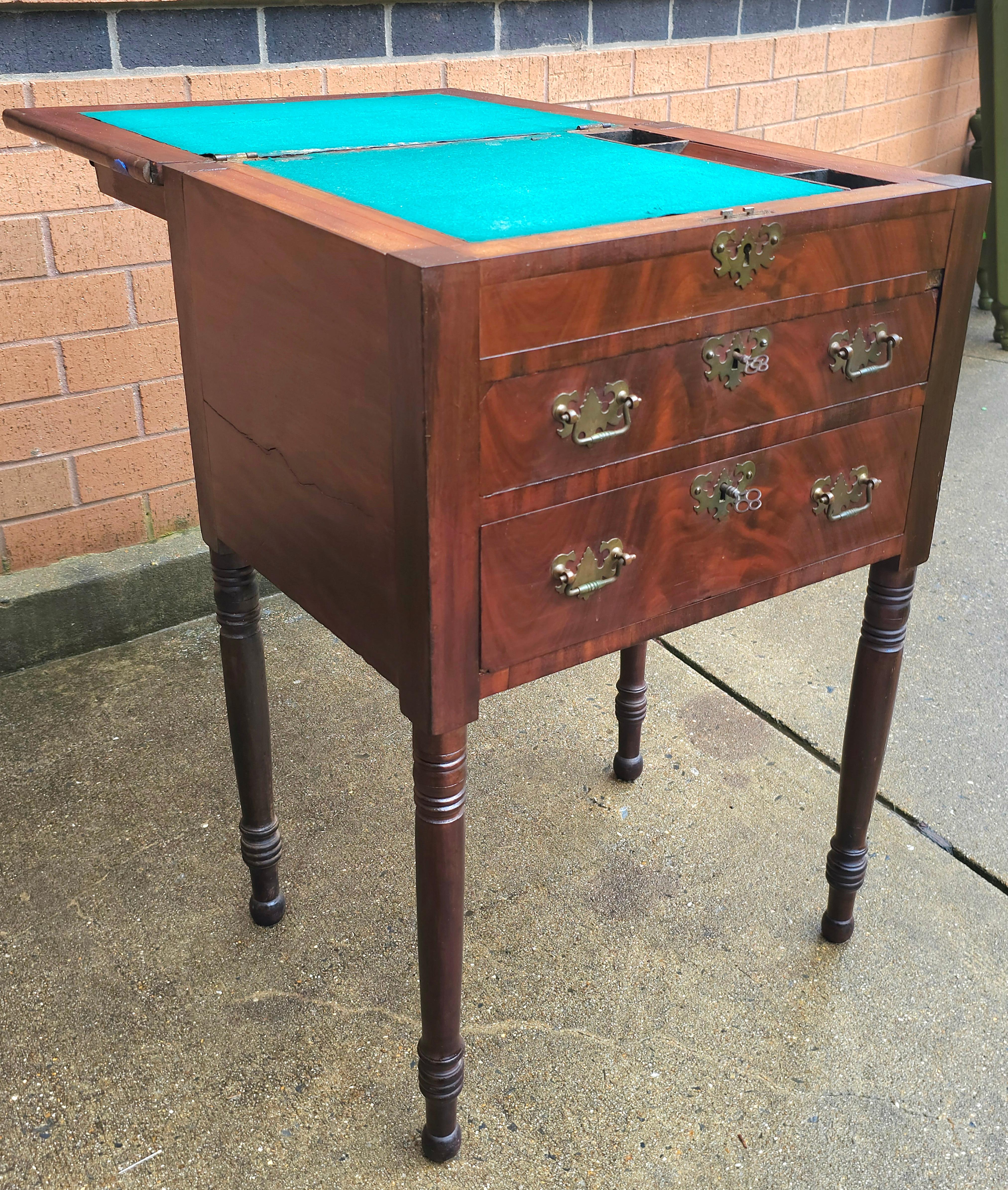 Bureau / Table de travail en acajou du 19e siècle de style fédéral en vente 8