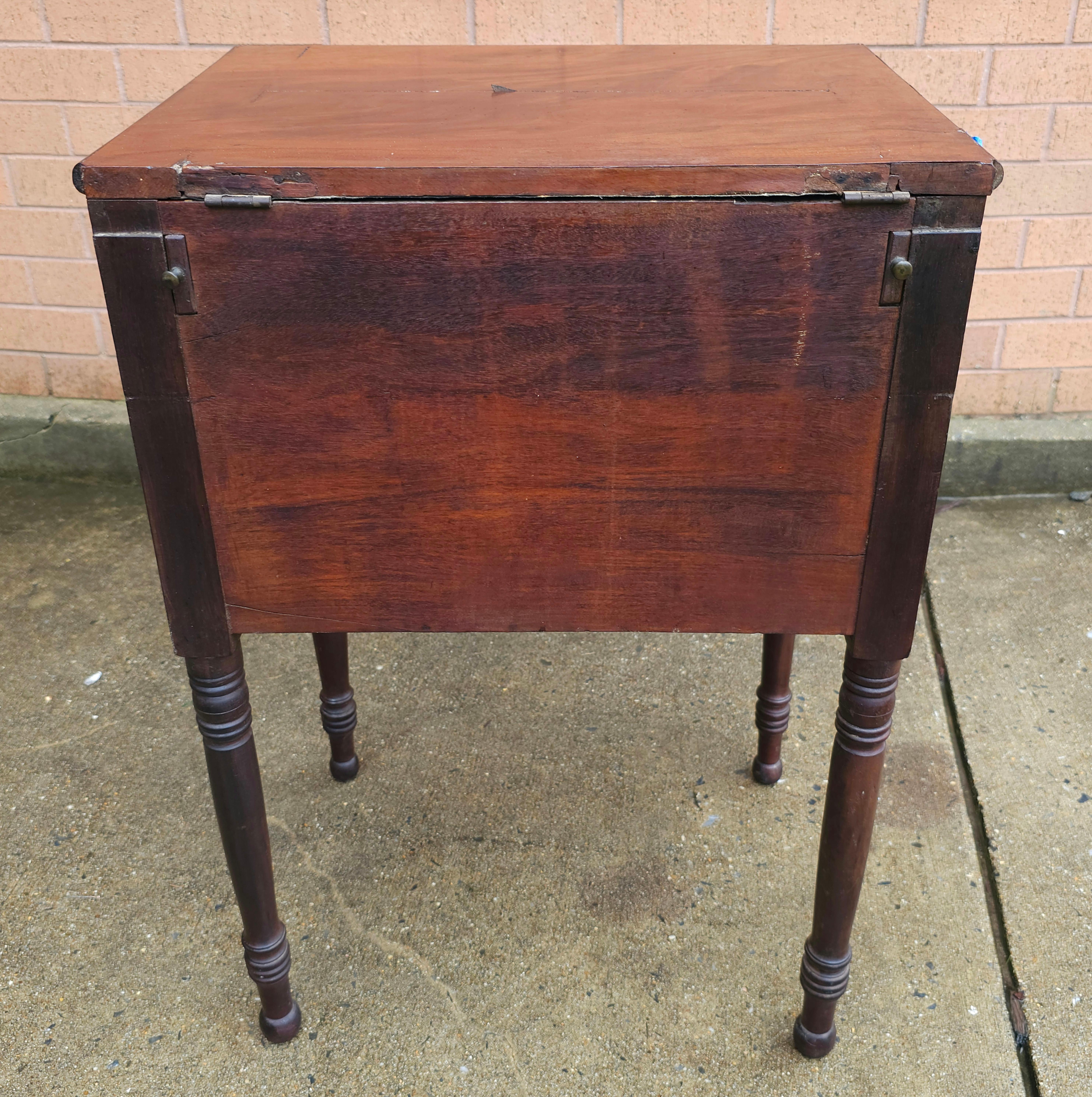 Fait main Bureau / Table de travail en acajou du 19e siècle de style fédéral en vente