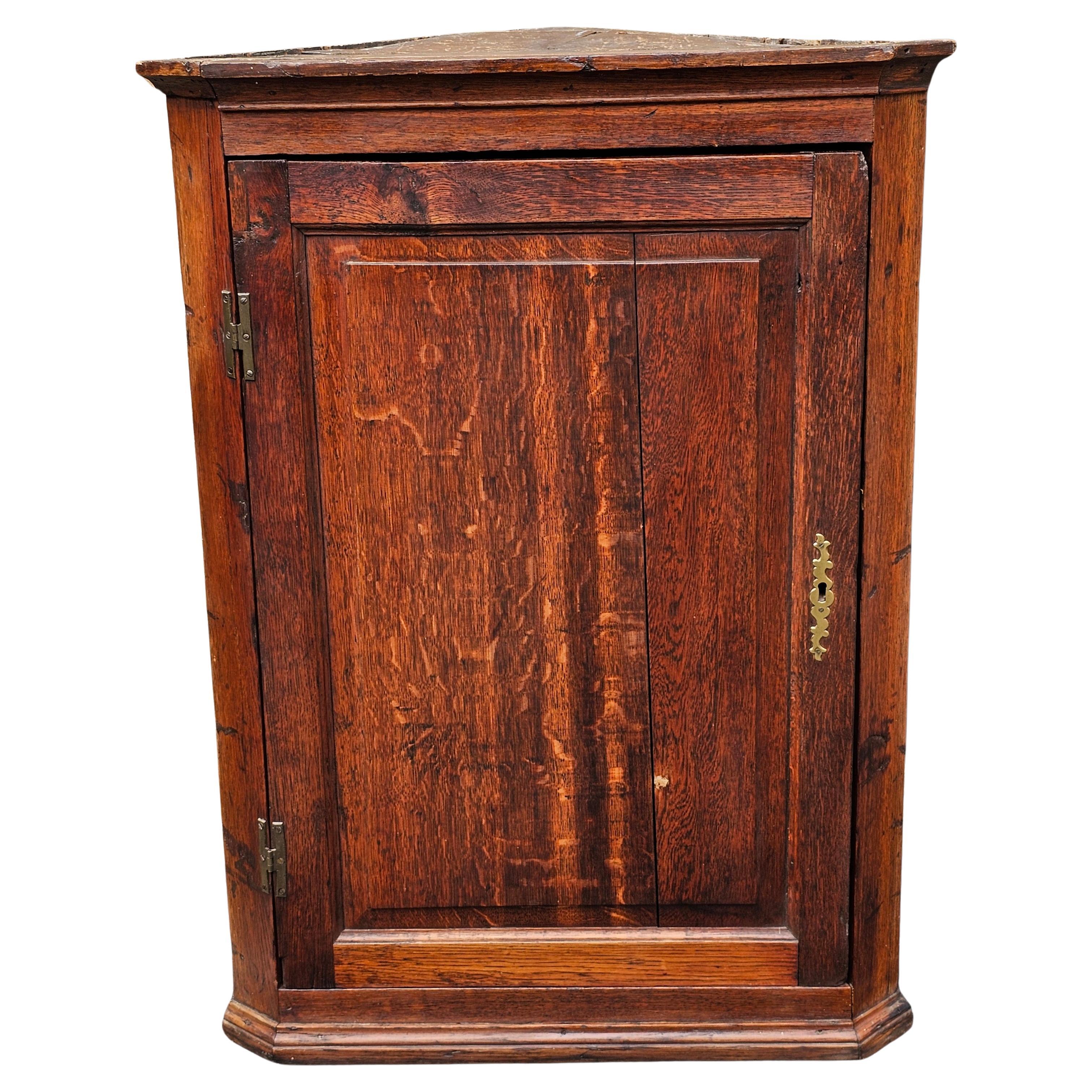 18th Century Federal Oak Corner Cabinet / Cupboard