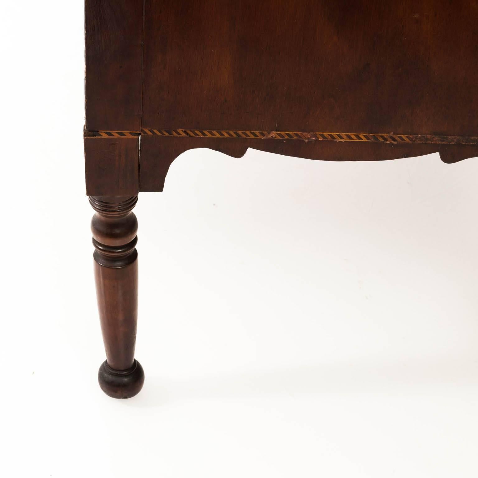 19th Century Federal Sheraton Bow Front Chest In Good Condition In Stamford, CT