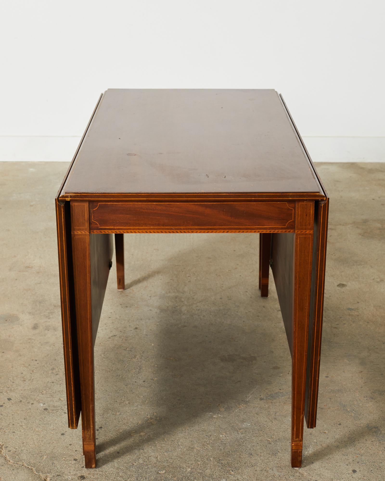 19th Century Federal Style Mahogany Drop Leaf Dining Table For Sale 10