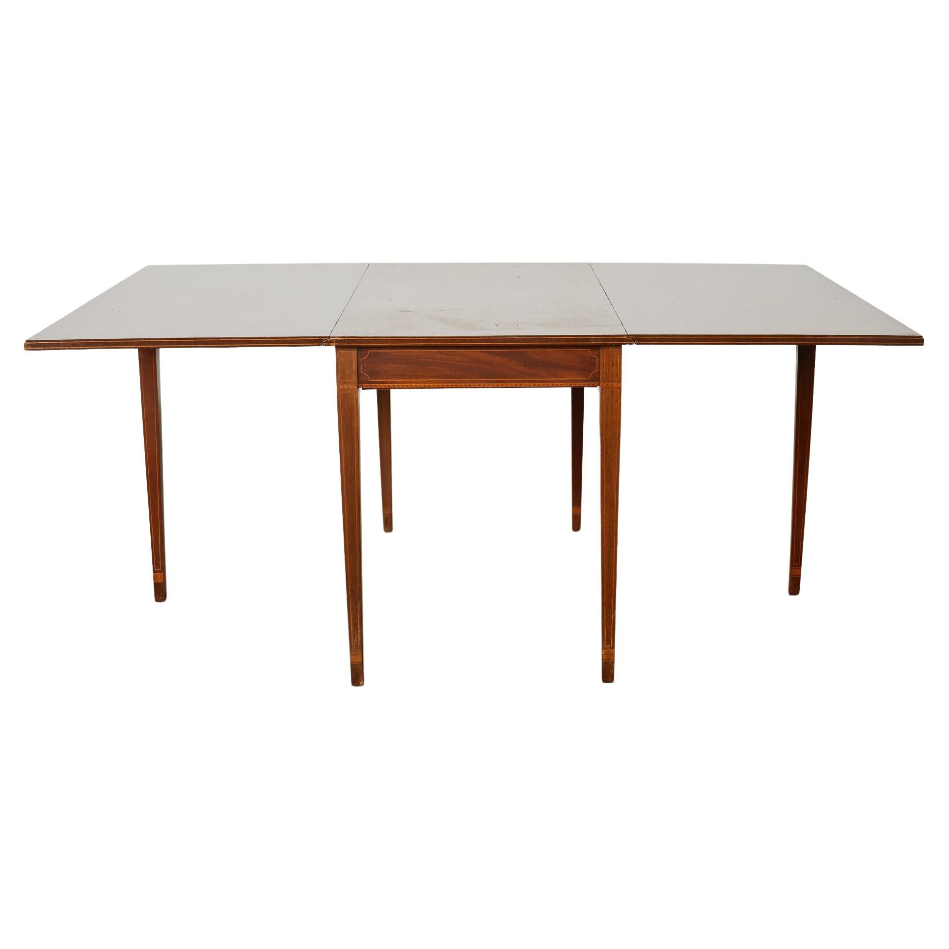 19th Century Federal Style Mahogany Drop Leaf Dining Table For Sale