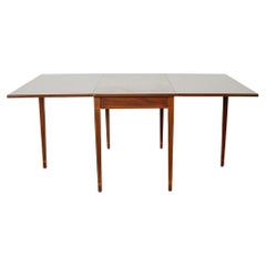19th Century Federal Style Mahogany Drop Leaf Dining Table