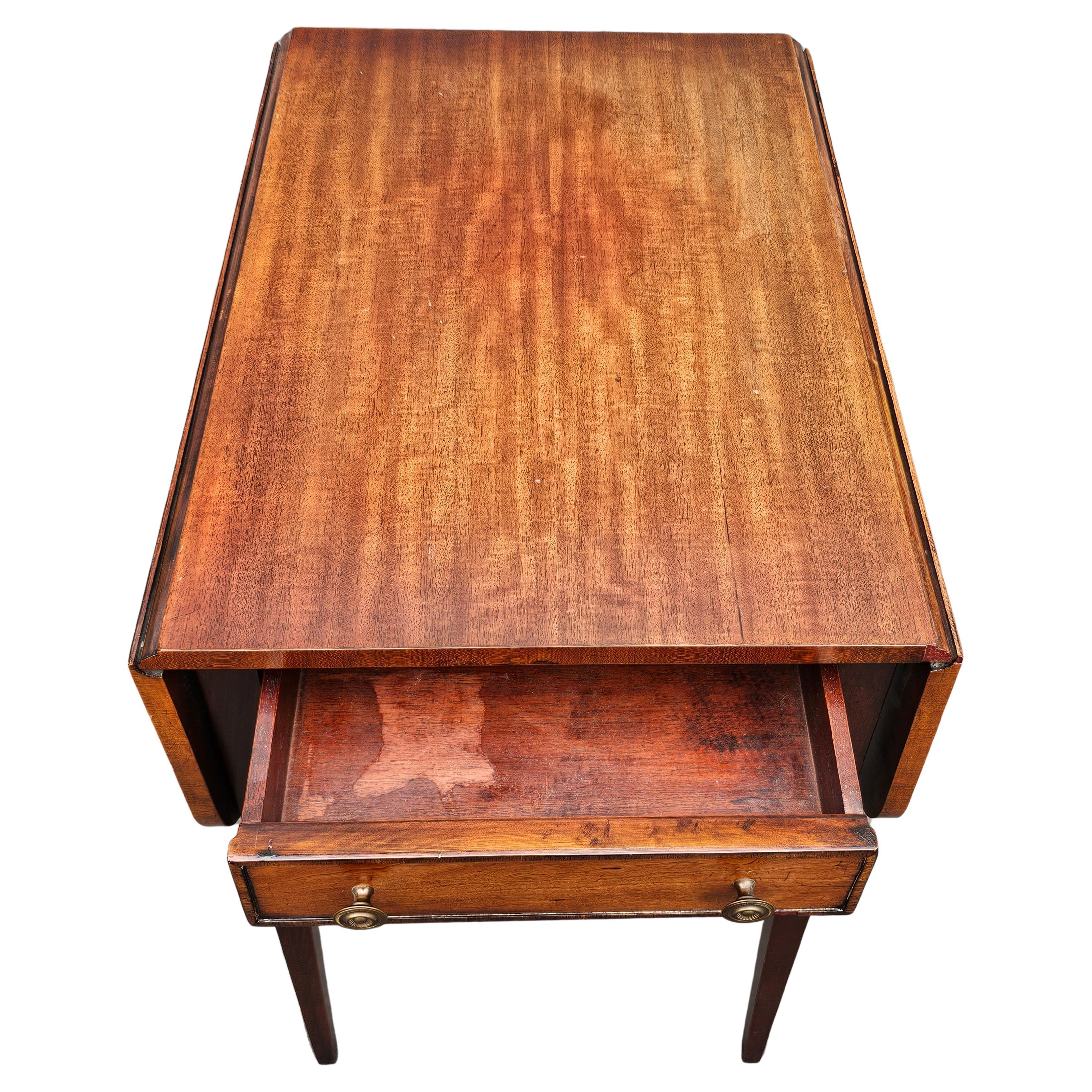 19th Century Federal Style Mahogany Pembroke Table For Sale 5