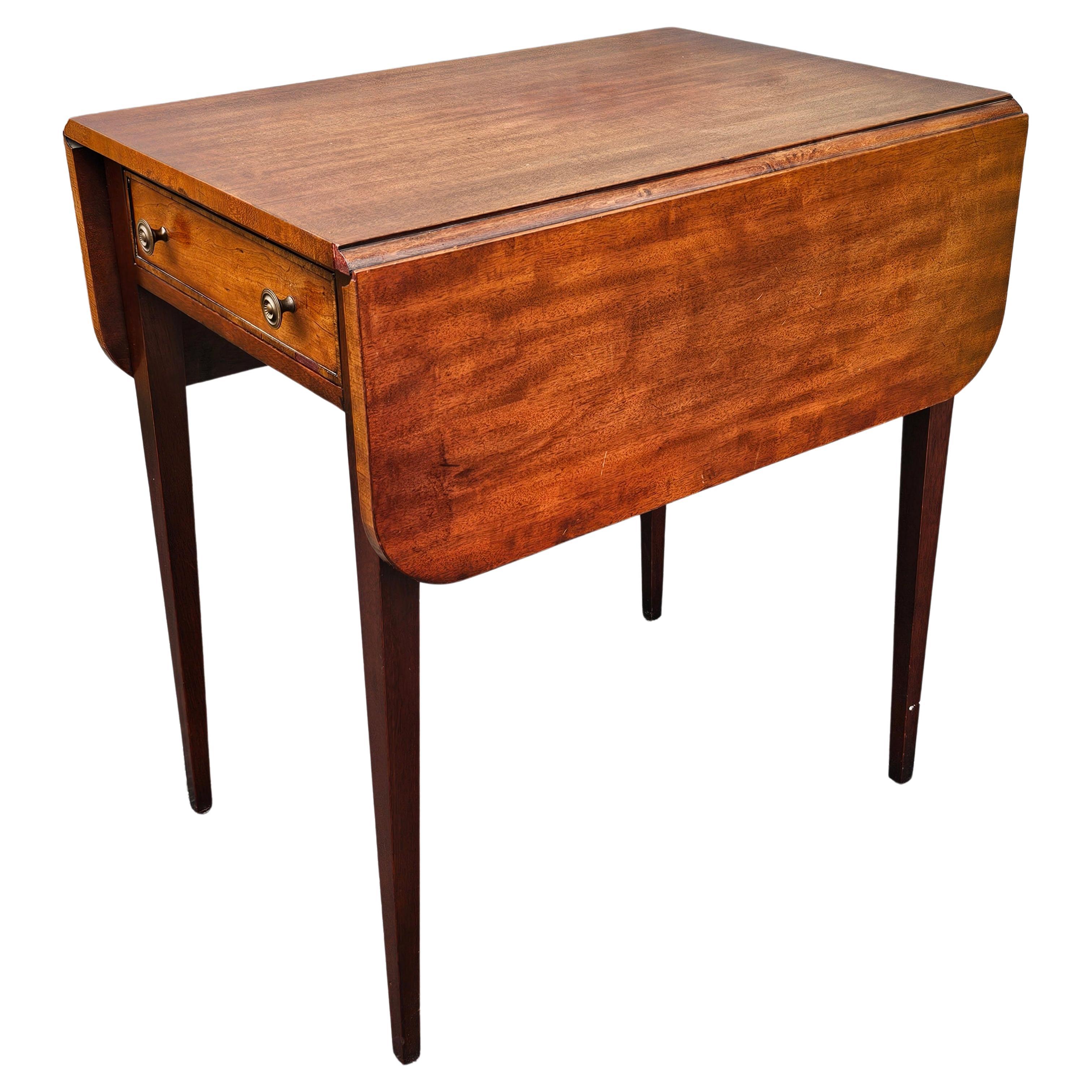 Autre Table Pembroke de style fédéral du 19ème siècle en vente