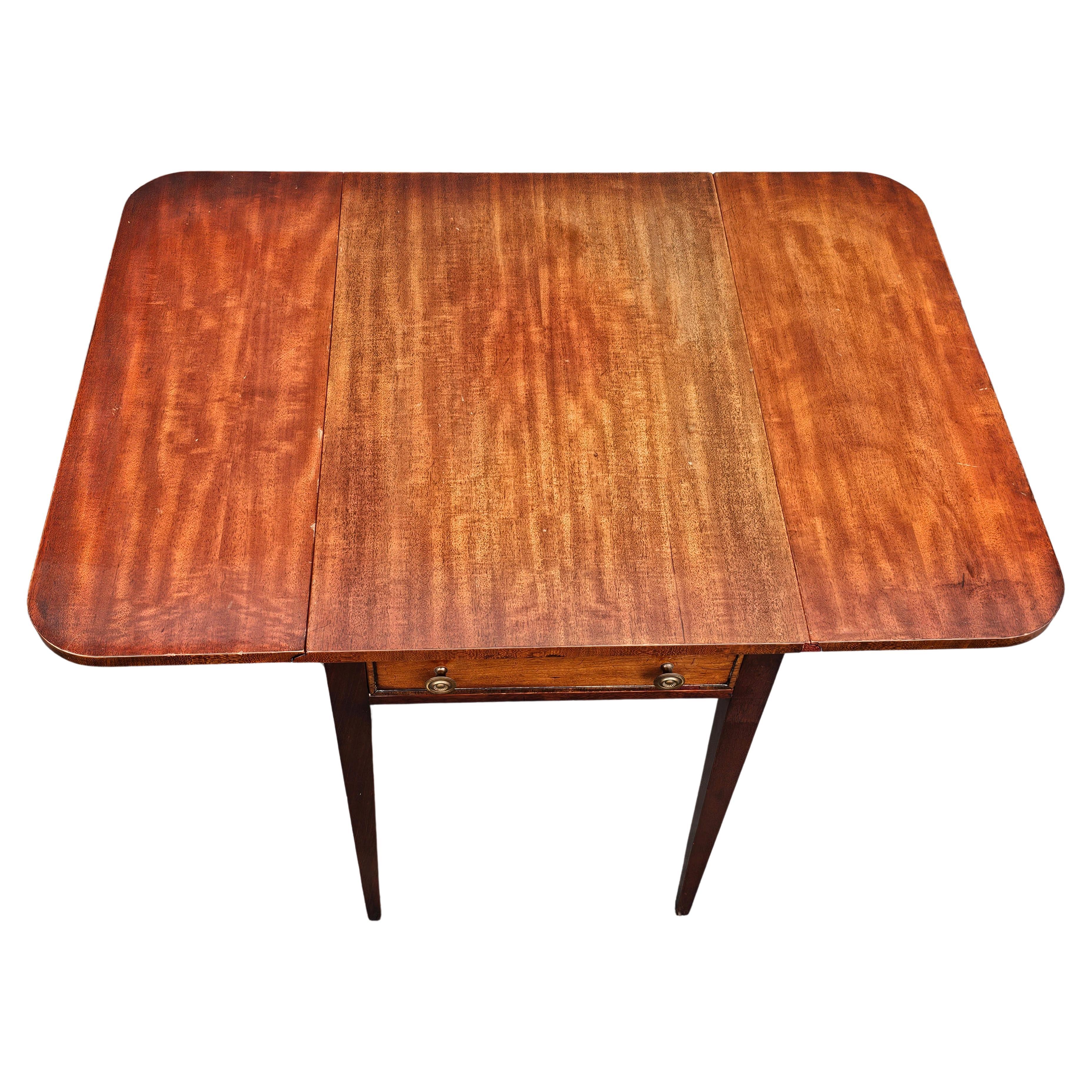 19th Century Federal Style Mahogany Pembroke Table For Sale 4