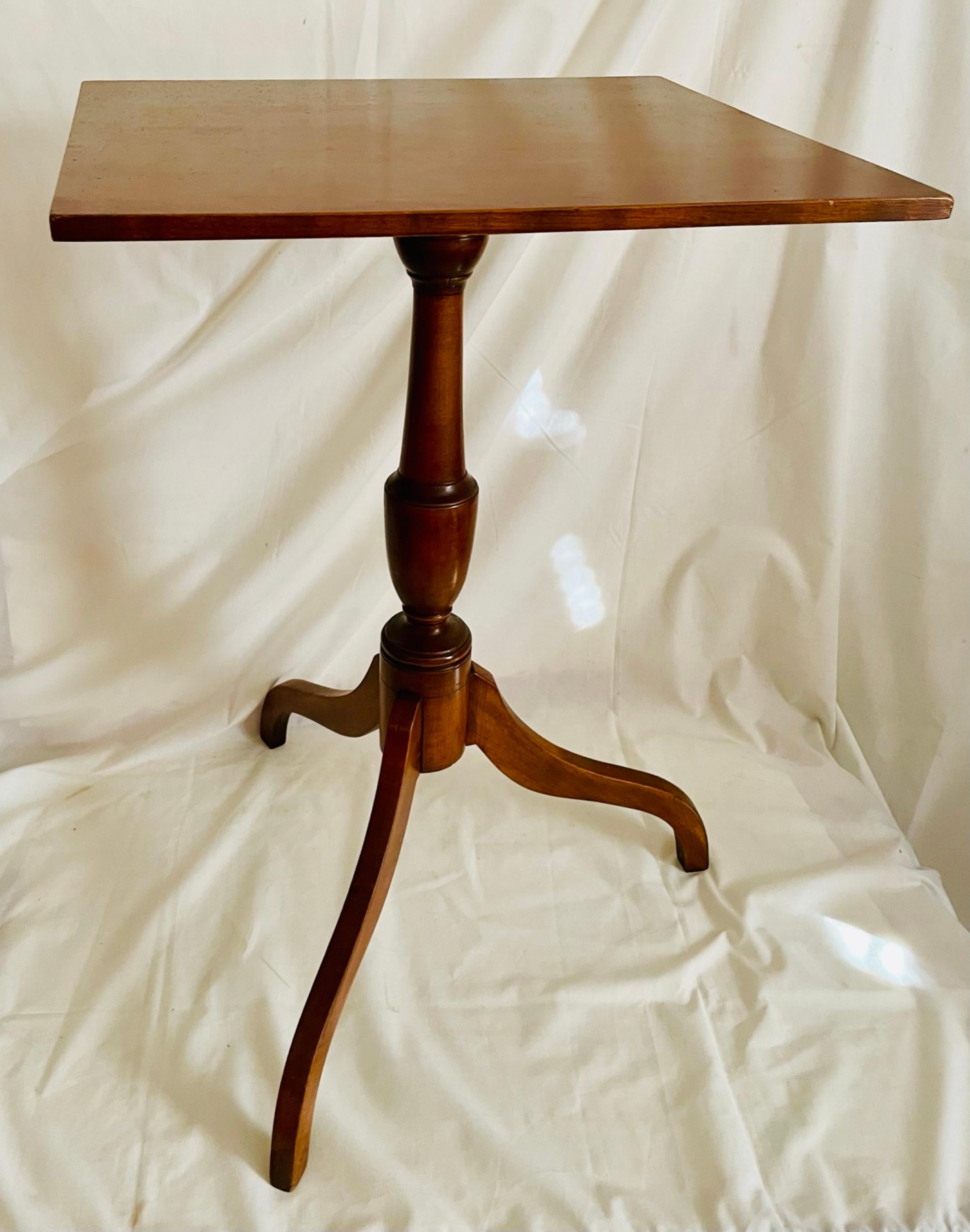 19th Century Federal Style Pedestal Side Table In Good Condition For Sale In Vero Beach, FL