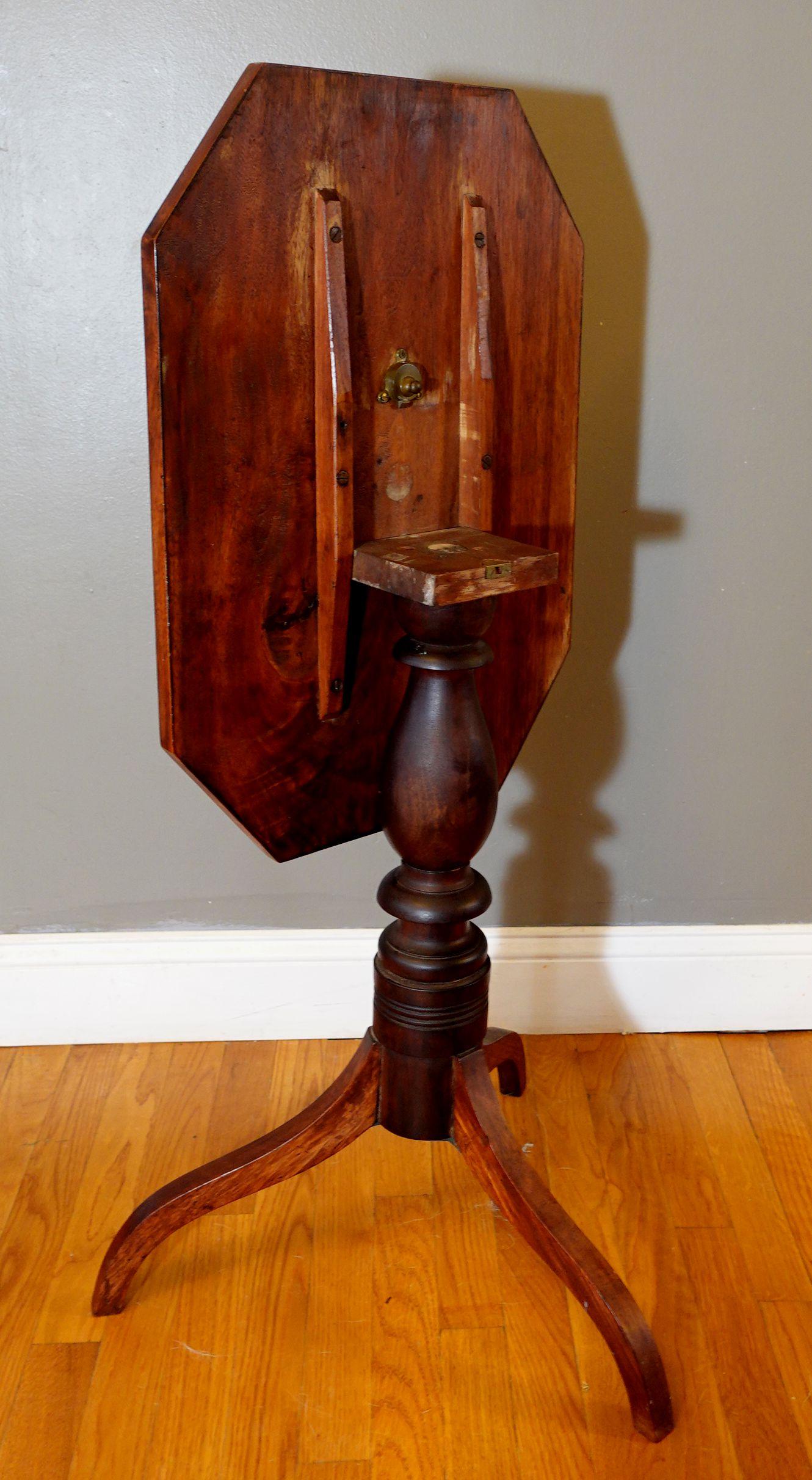 19th Century Federal Style Walnut Tilt Top Candle Stand For Sale 3
