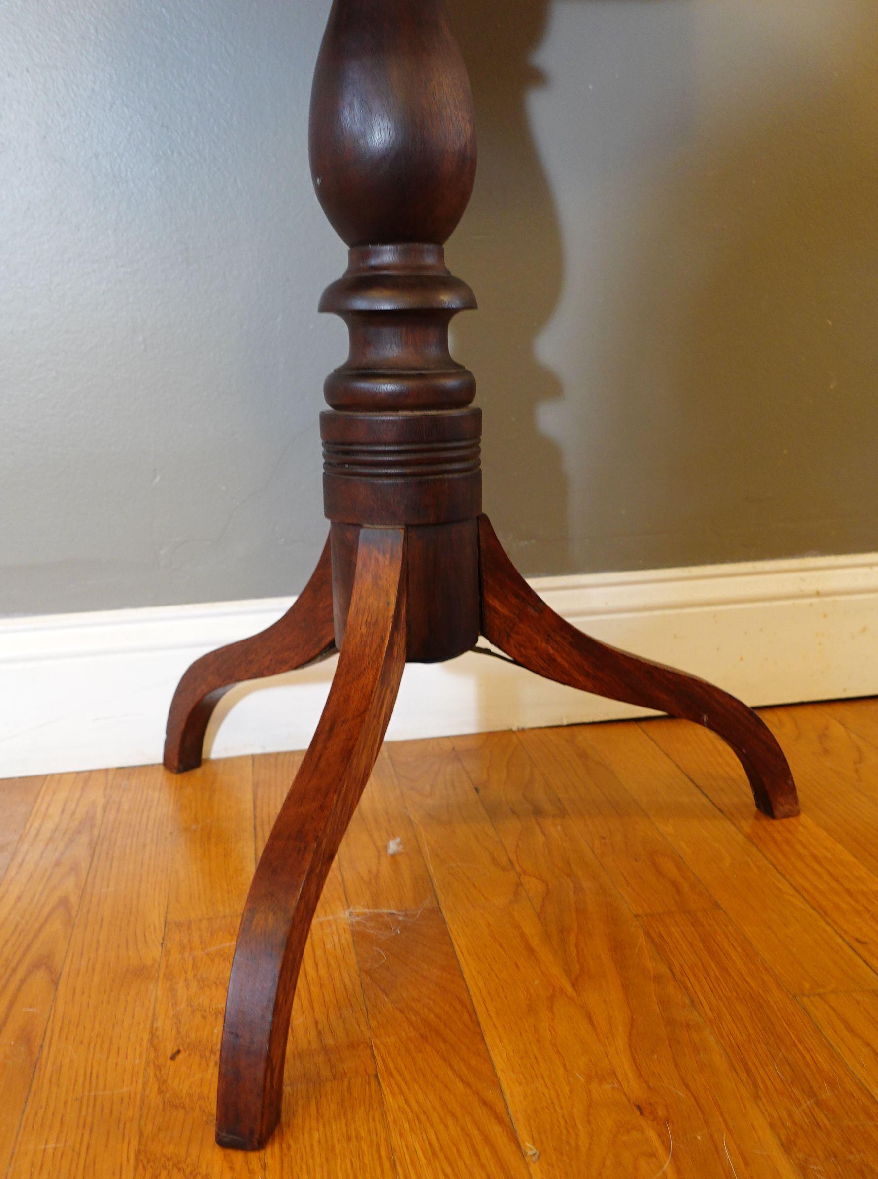 Hand-Carved 19th Century Federal Style Walnut Tilt Top Candle Stand For Sale