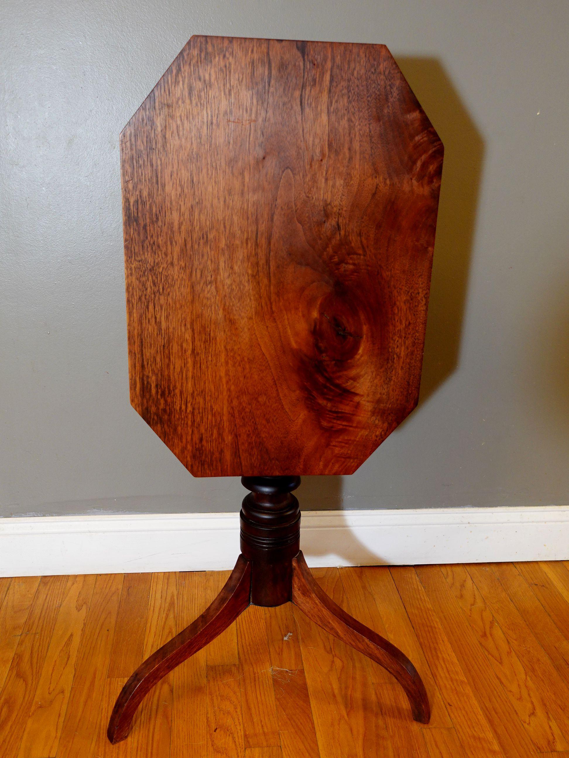 19th Century Federal Style Walnut Tilt Top Candle Stand For Sale 2