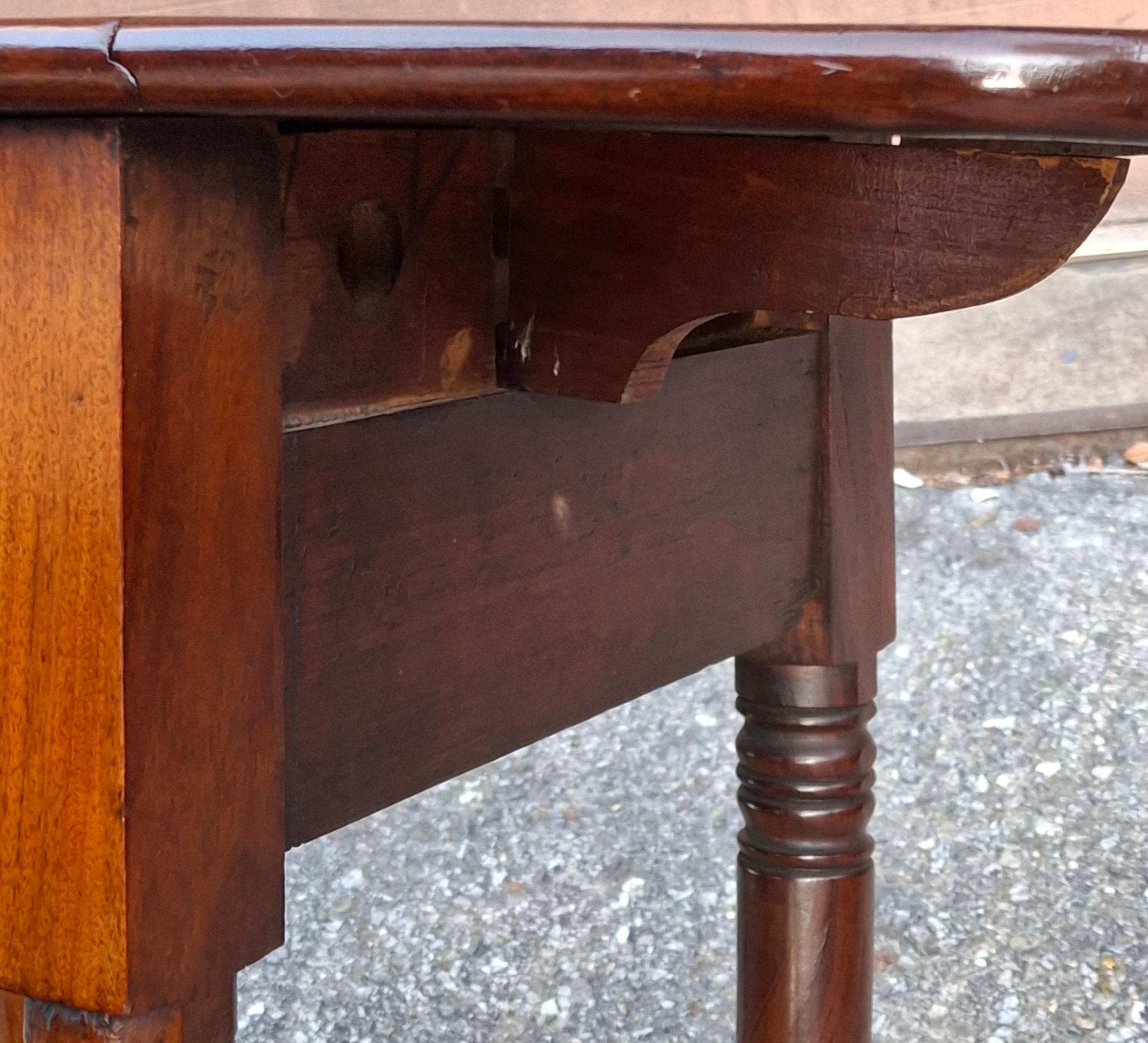 19th Century Federal Varnished Pine Two-Drawer Drop Leaf Work Table For Sale 10