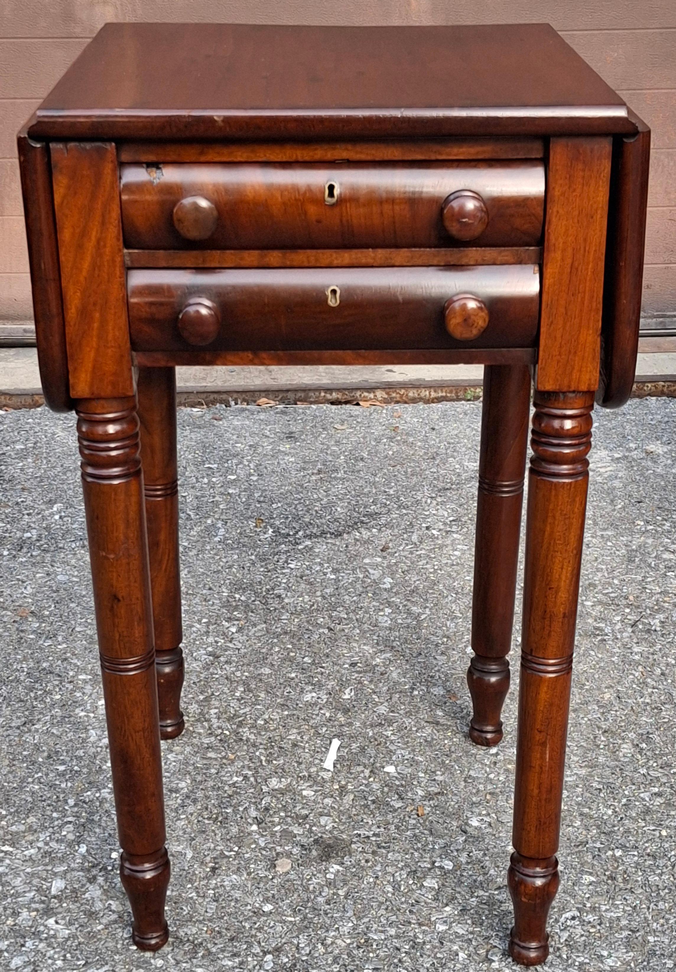 American 19th Century Federal Varnished Pine Two-Drawer Drop Leaf Work Table For Sale