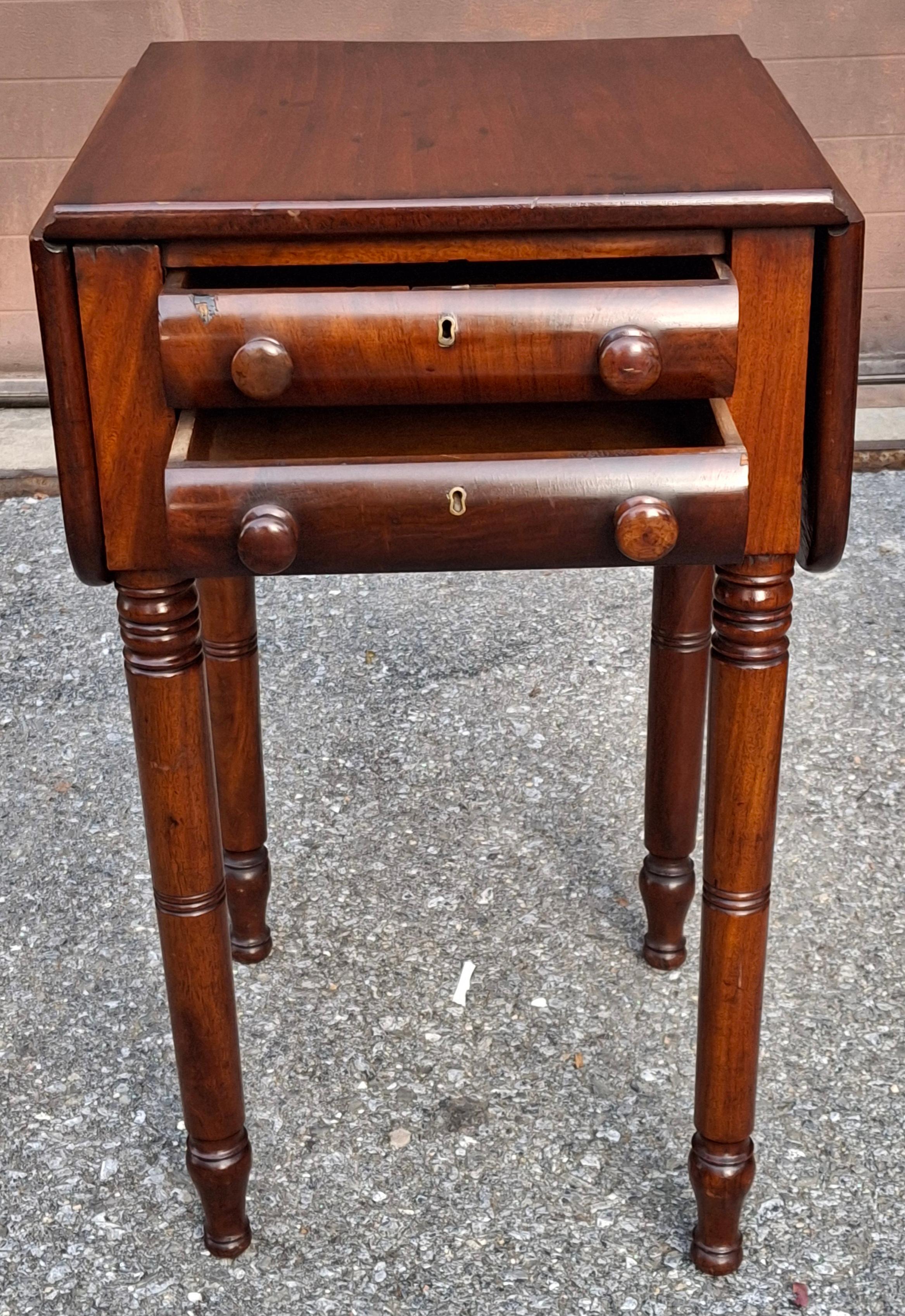 19th Century Federal Varnished Pine Two-Drawer Drop Leaf Work Table For Sale 1