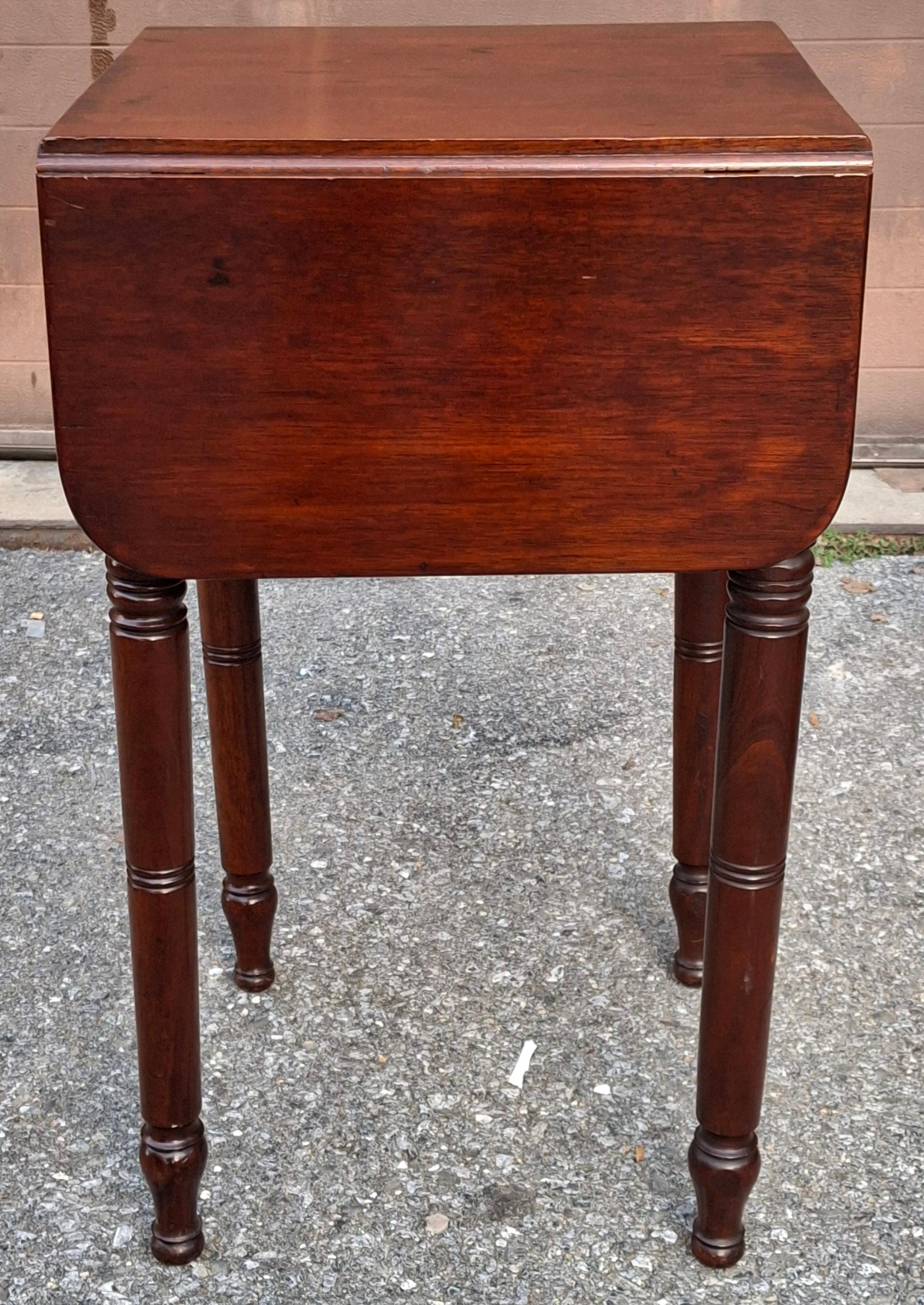 19th Century Federal Varnished Pine Two-Drawer Drop Leaf Work Table For Sale 3