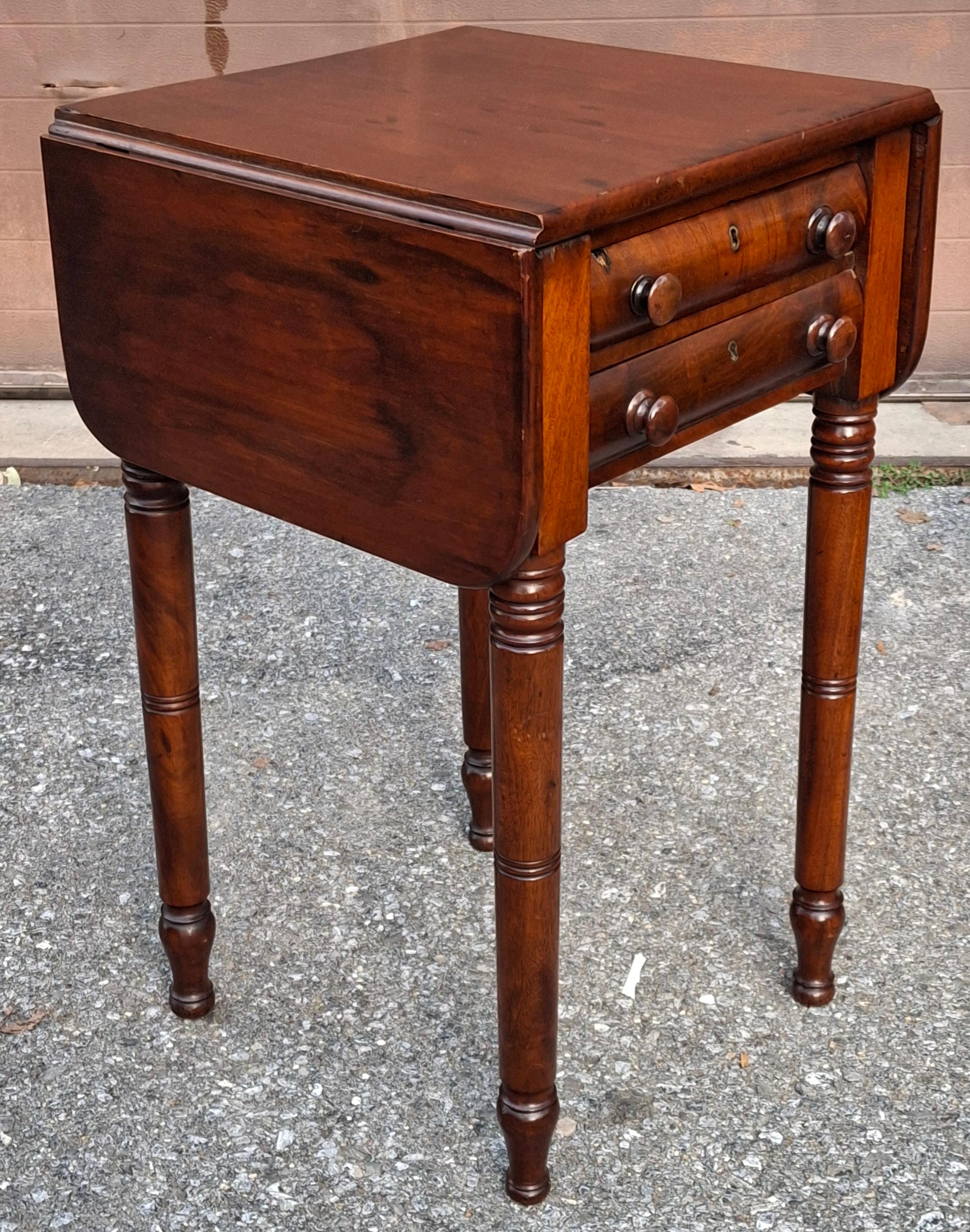 19th Century Federal Varnished Pine Two-Drawer Drop Leaf Work Table For Sale 5