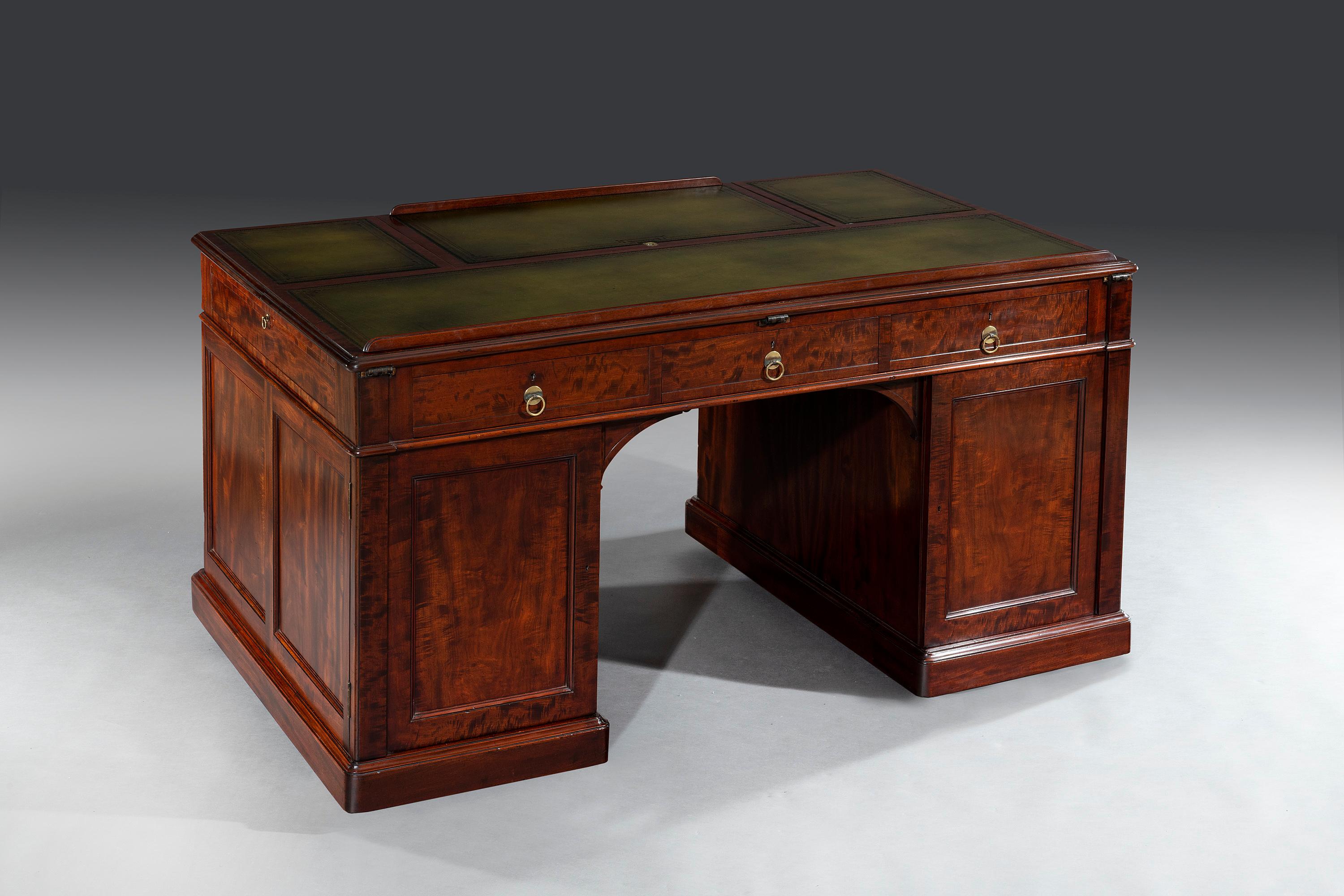 English 19th Century Fiddleback Mahogany Library Desk Stamped Gillows  For Sale
