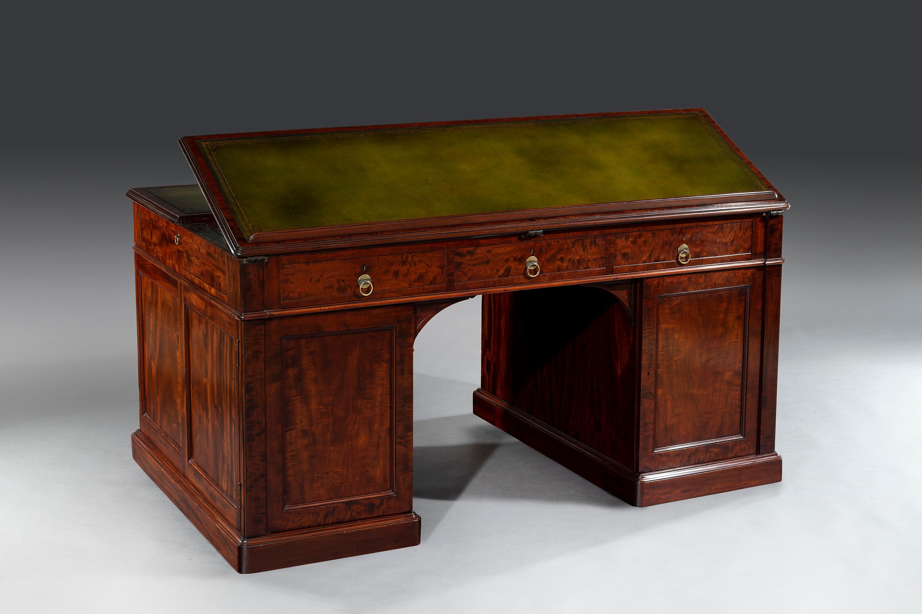 19th Century Fiddleback Mahogany Library Desk Stamped Gillows  In Good Condition For Sale In Bradford on Avon, GB