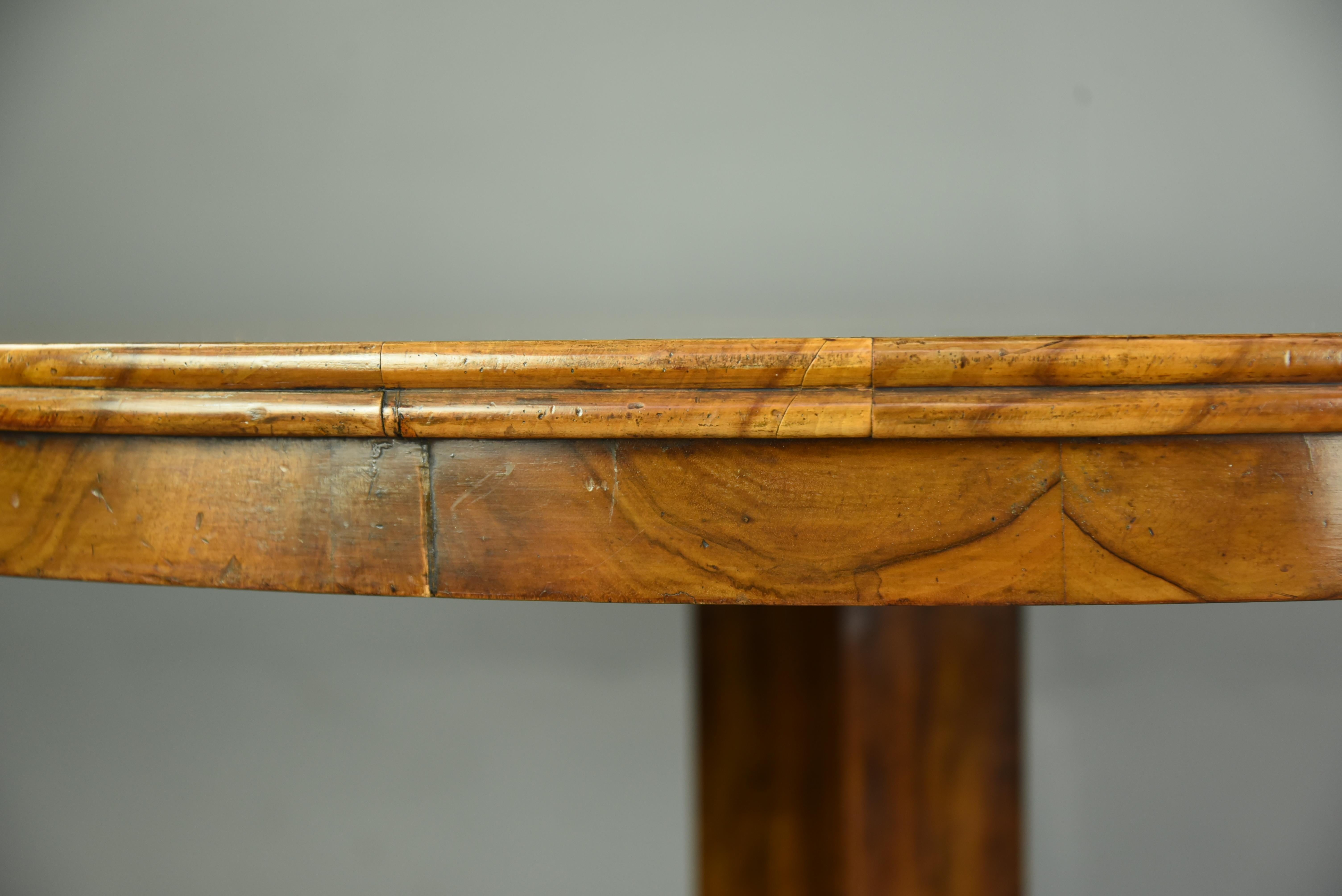 19th Century Figured Walnut Centre Table In Good Condition In Chelmsford, GB