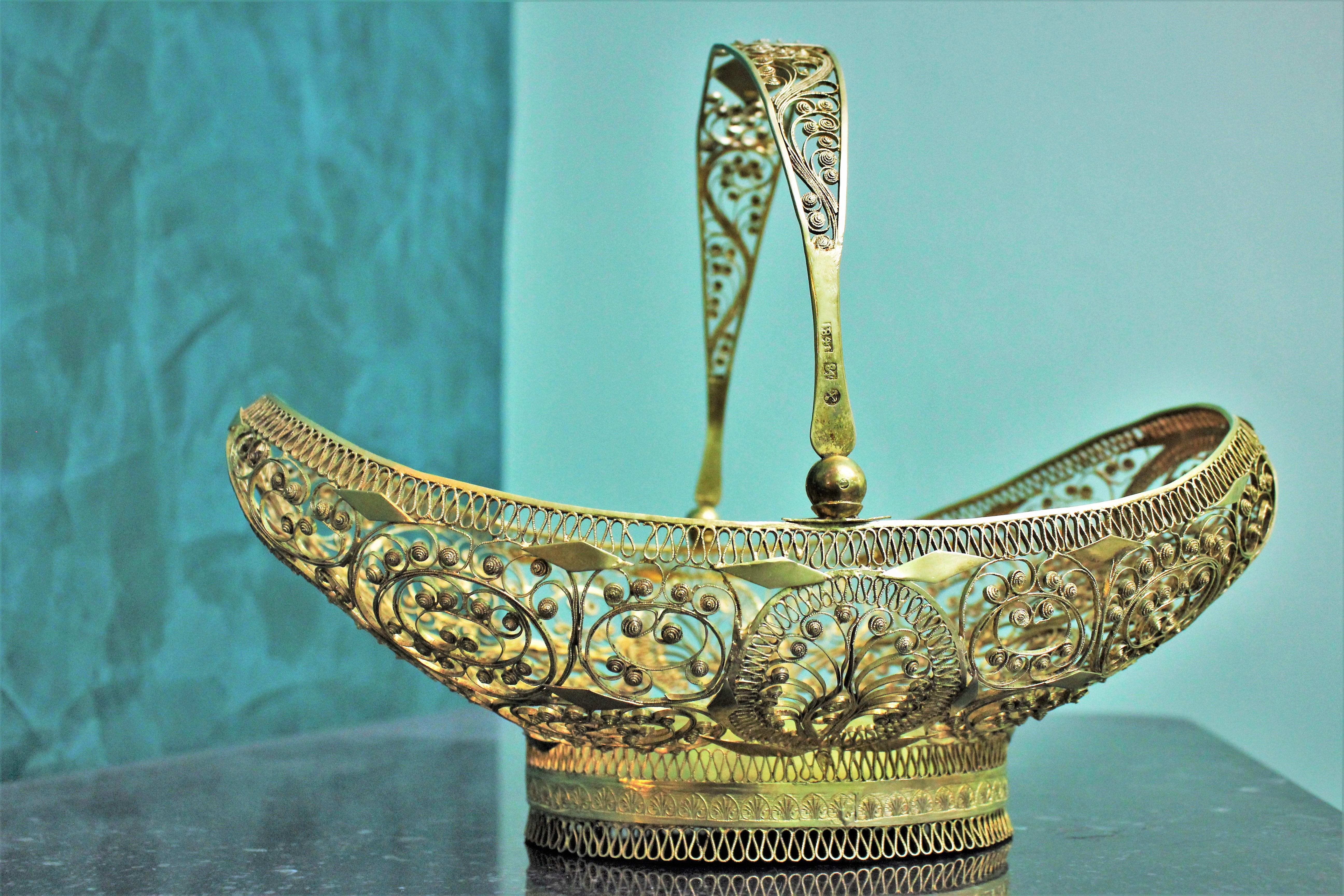 Wonderful vermeil silver basket realized with the filigree technique. Perfect in every part, no structural damages and very good condition or the vermeil covering. 

Realized in St. Petersburg, Russia in 1841.

Size: 25 x 16 cm - Height 19 cm