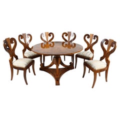 Juego de seis sillas y mesa Biedermeier de nogal del siglo XIX. Viena, hacia 1825.