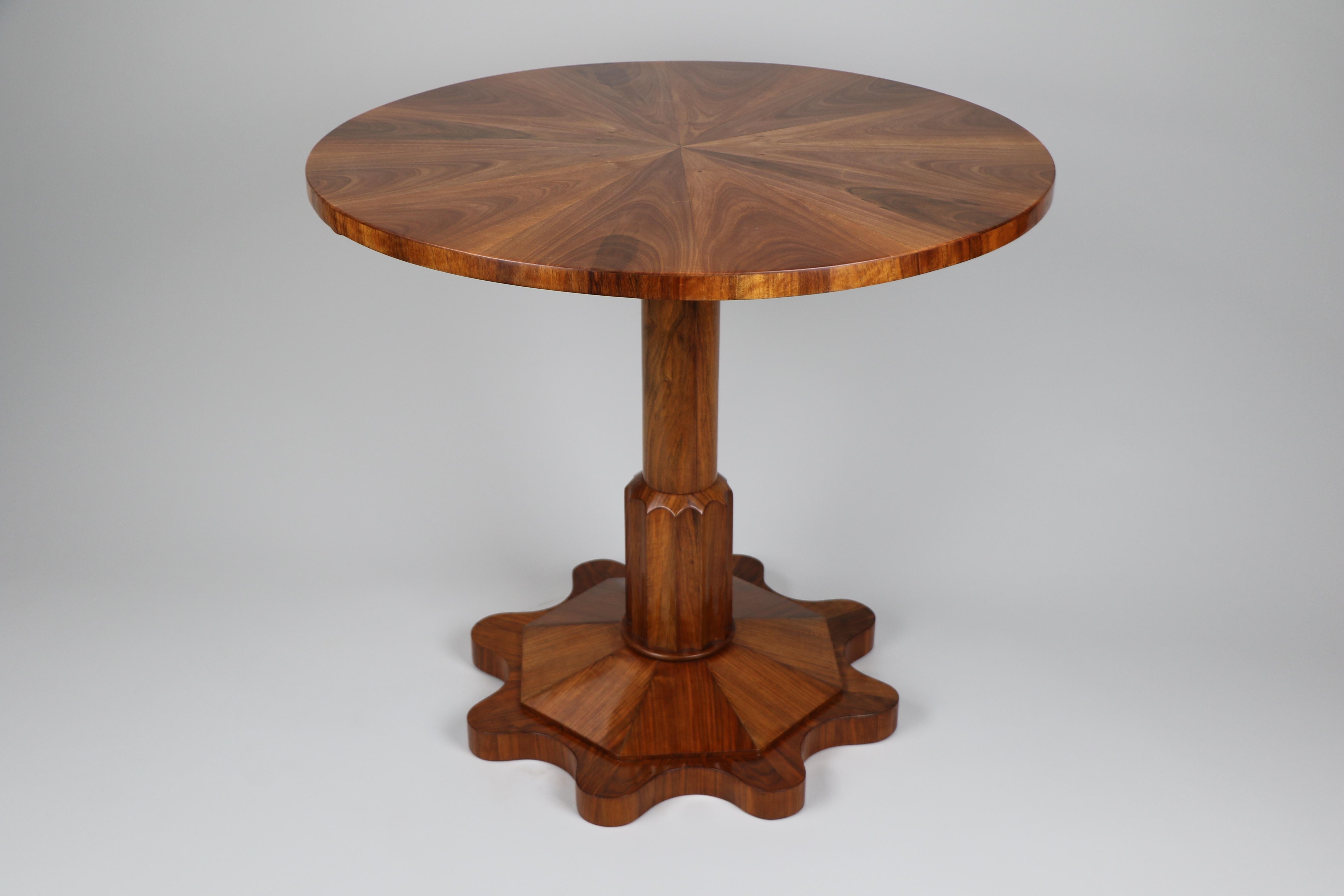 Walnut 19th Century Fine Biedermeier Center Table. Vienna, c. 1825. For Sale