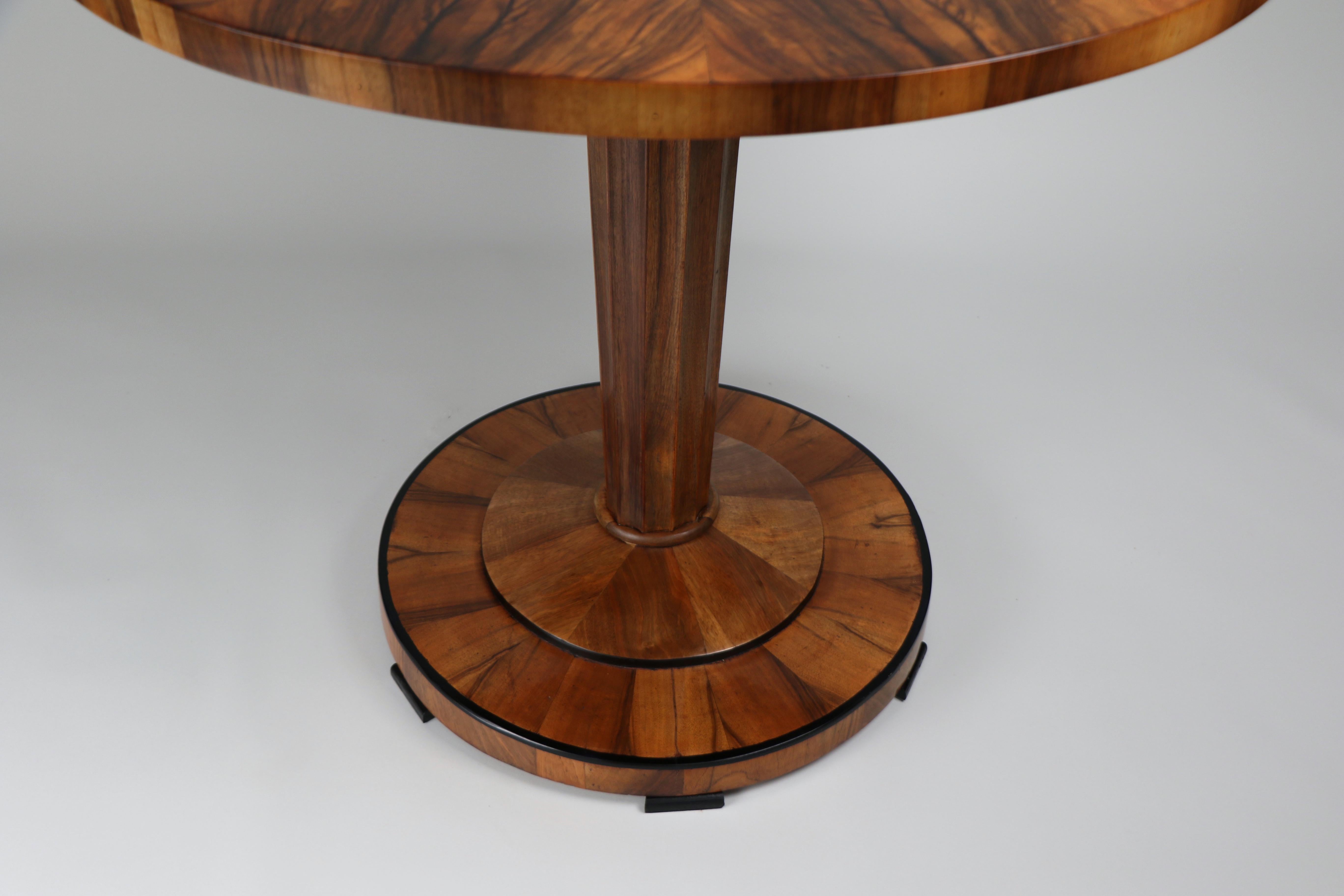 19th Century Fine Biedermeier Center Table. Vienna, c. 1825. For Sale 4