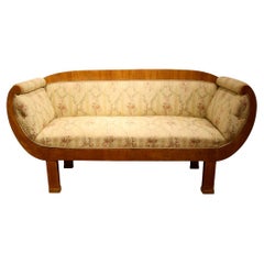 Divano in ciliegio Biedermeier del XIX secolo. Vienna, 1825 circa.