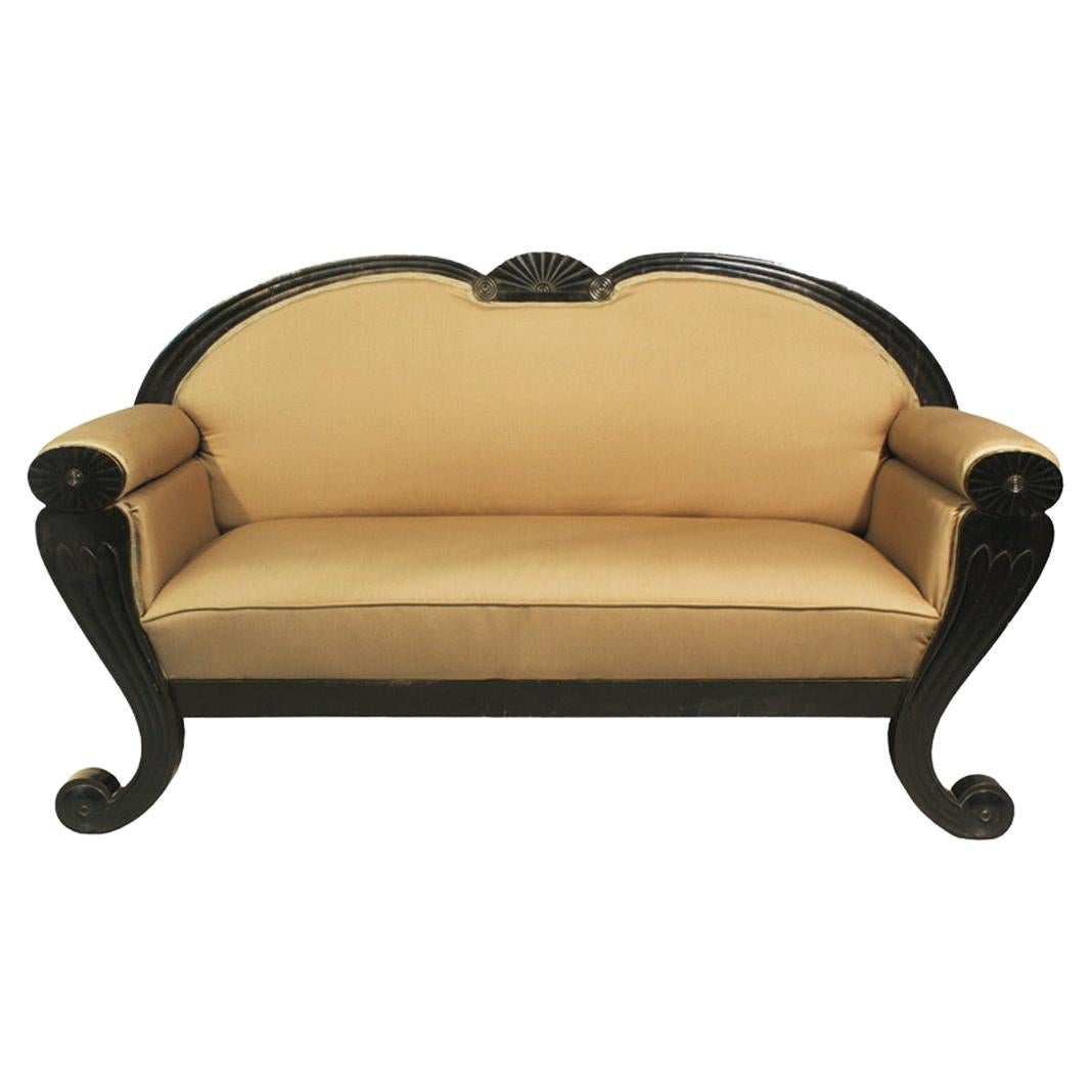 Feines Biedermeier-Sofa aus dem 19. Jahrhundert, ebonisiert. Wien, ca. 1820-25. im Angebot