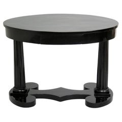 Mesa fina Biedermeier ebonizada del siglo XIX. Viena, hacia 1825.