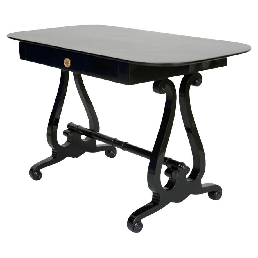 Table Biedermeier ébonisée du 19ème siècle. Vienne, vers 1825.