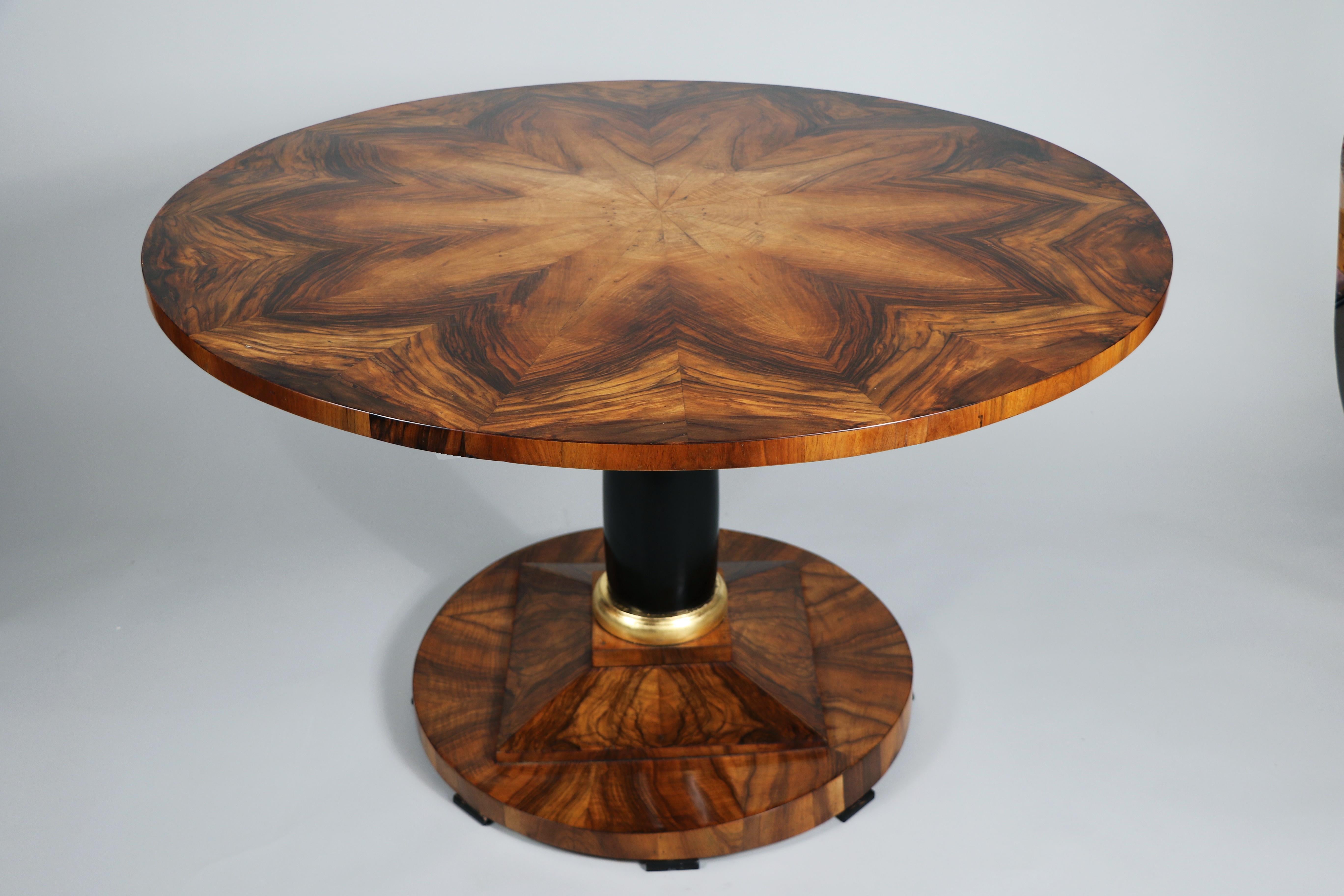 19th Century Fine Biedermeier Large Walnut Table. Vienna, c. 1820-25. For Sale 8