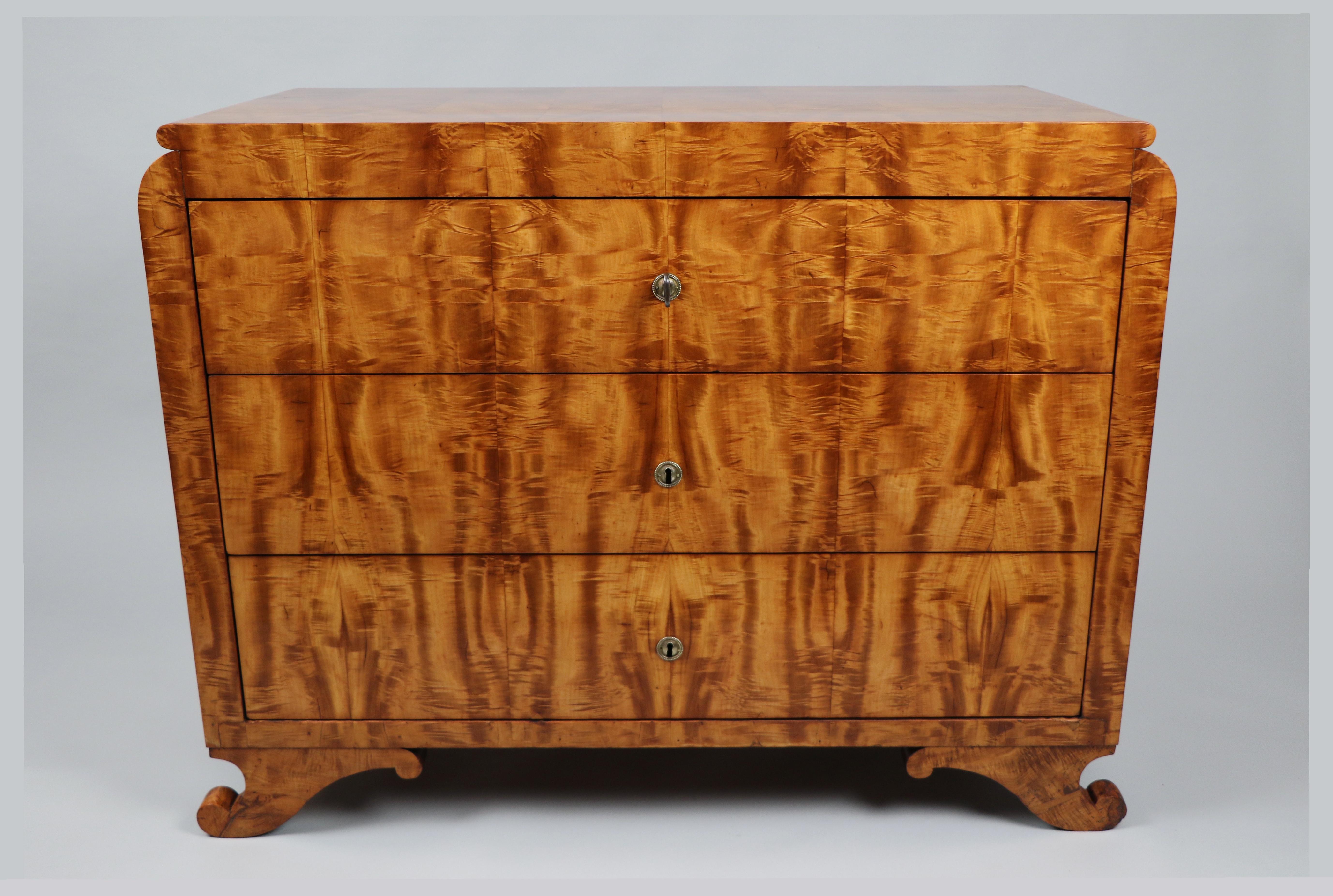 We would like to offer you this truly exquisite, early Biedermeier walnut chest of three drawers. The piece was made in Vienna circa 1825.

Viennese Biedermeier is distinguished by their sophisticated proportions, rare and refined design and