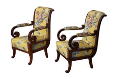 Paire de fauteuils Biedermeier en noyer du XIXe siècle. Vienne, vers 1825.