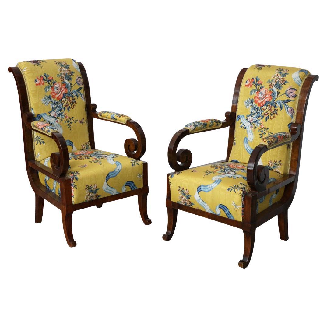 19th Century Fine Biedermeier Pair of Walnut Armchairs. Vienna, c. 1825. For Sale