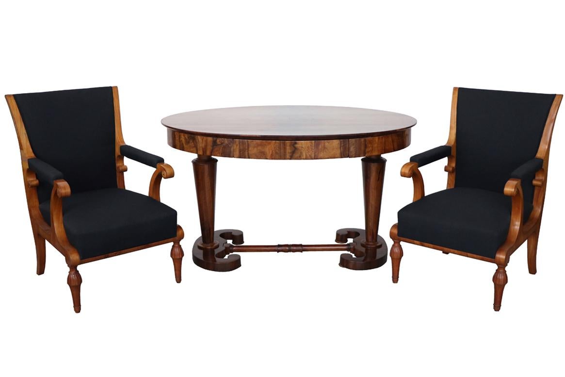 An Exceptional Viennese Biedermeier Oval Writing Table, Attributed to Josef Danhauser, Circa 1825

This extraordinary early Biedermeier oval writing table, crafted in Vienna around 1825, stands as a remarkable example of refined taste and timeless
