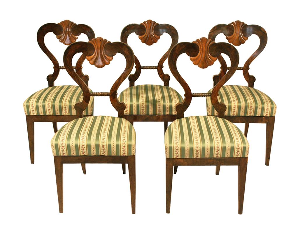 Polished 19th Century Biedermeier Walnut Set of Five Chairs & Table. Vienna, c. 1825.