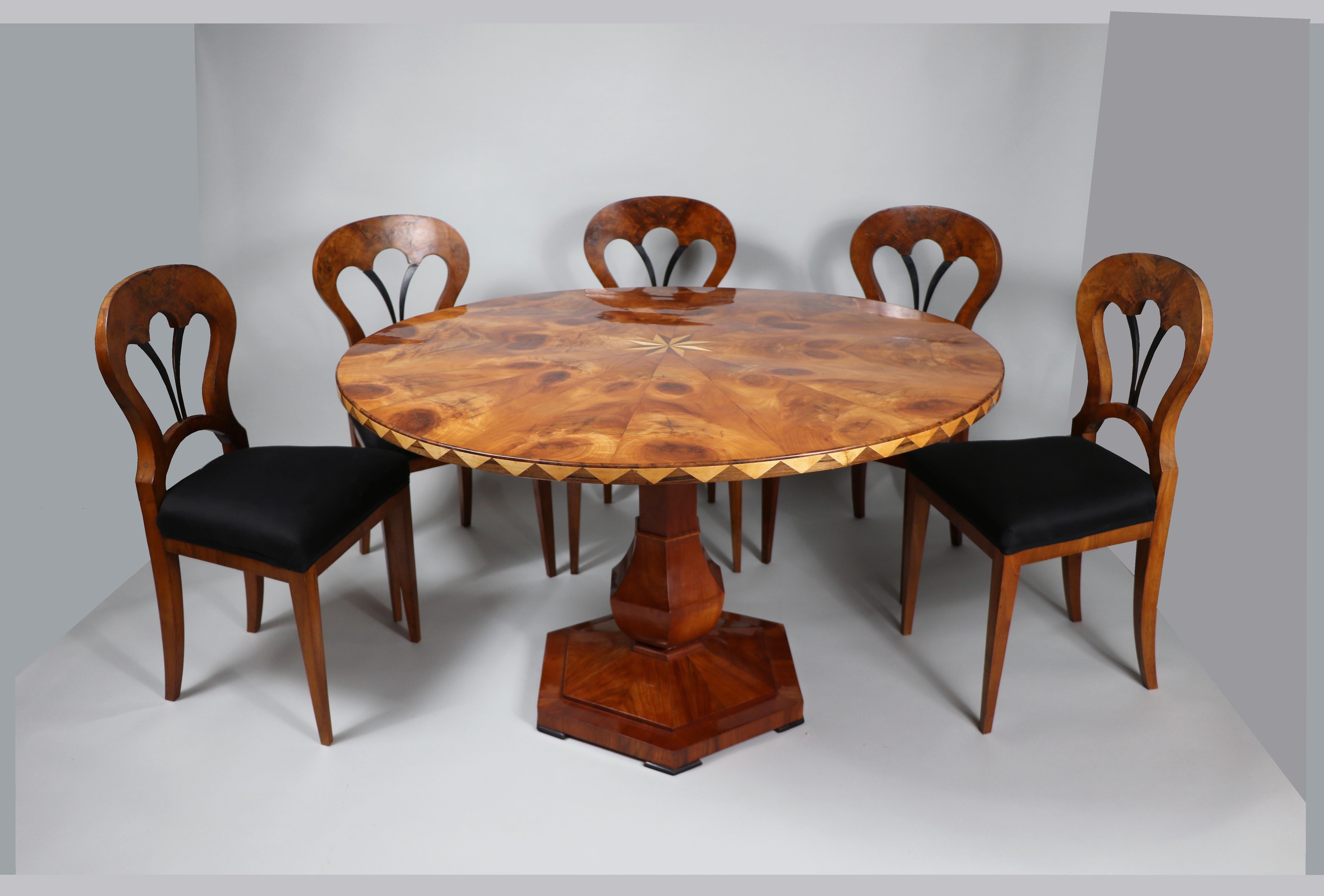 Biedermeier-Set aus sechs Stühlen und Tisch aus dem 19. Jahrhundert. Wiener Stadt, um 1825. im Angebot 13