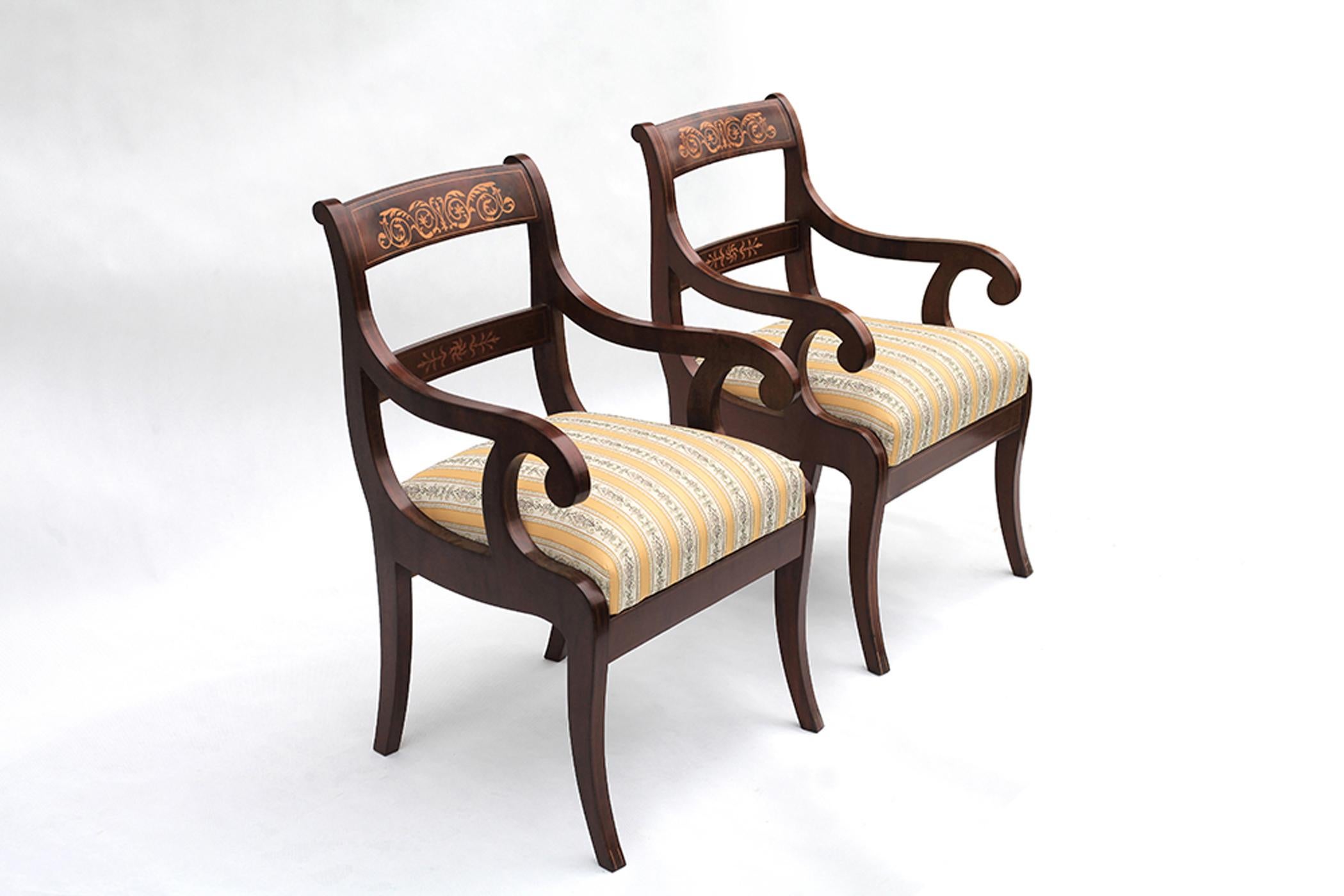 Biedermeier-Set des 19. Jahrhunderts mit Tisch, Sofa, fünf Stühlen und zwei Sesseln. im Angebot 6