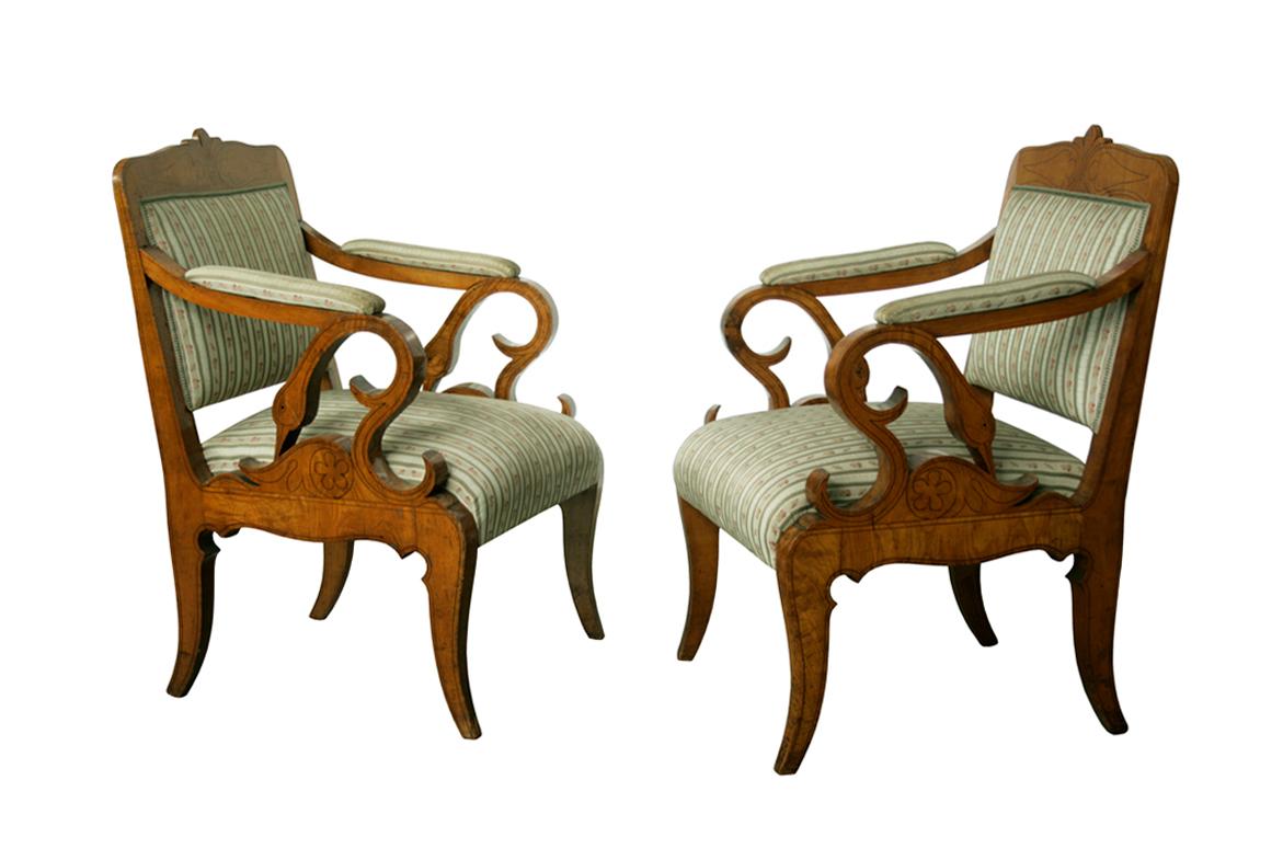 Hello,
This elegant and truly exceptional Viennese Biedermeier set of recamiere / daybed and two armchairs were made in circa 1825.

Viennese Biedermeier pieces are distinguished by their sophisticated proportions, rare and refined design, excellent