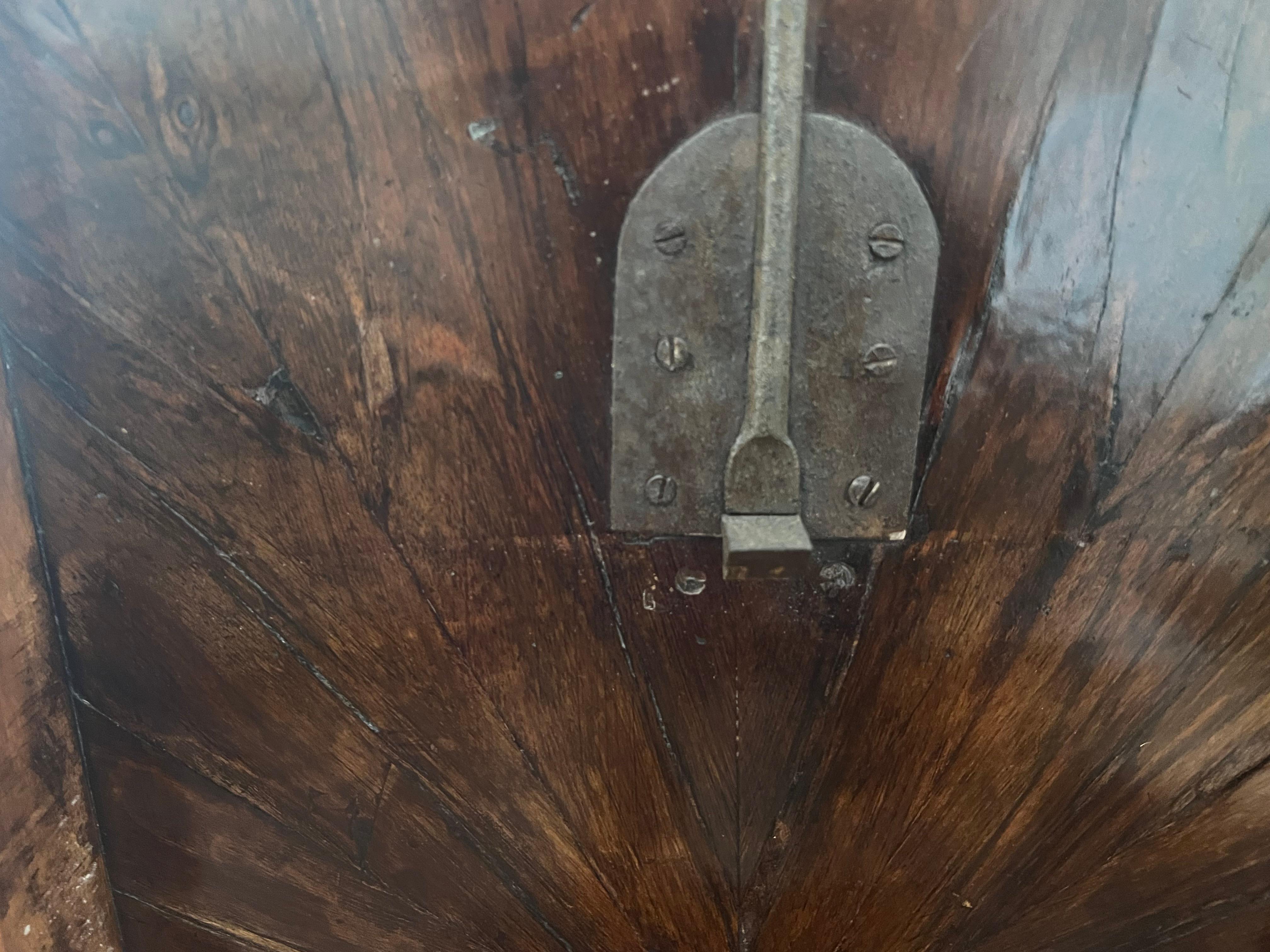 Feiner Biedermeier-Tisch des 19. Jahrhunderts. Wiener Stadt, um 1820. (Österreichisch) im Angebot